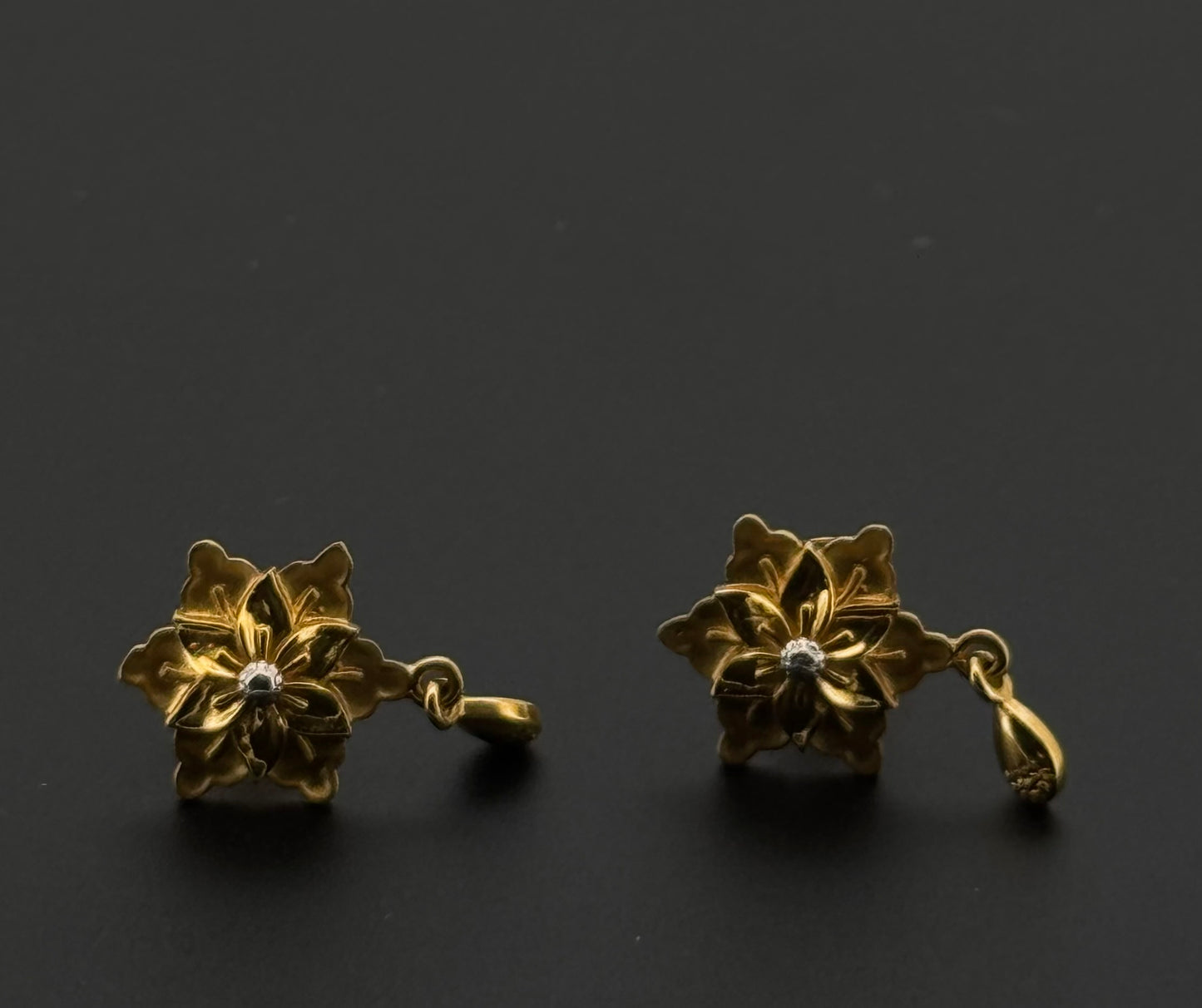 22K Solid Gold Fancy Studs ES456