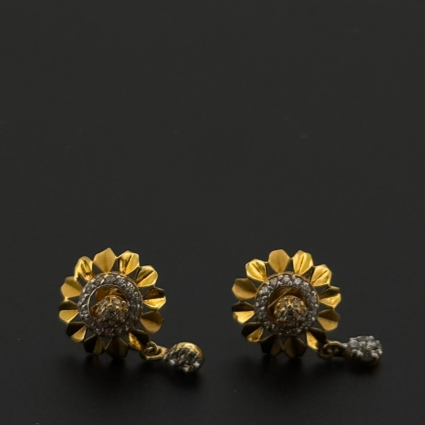 22K Solid Gold Fancy Studs ES457