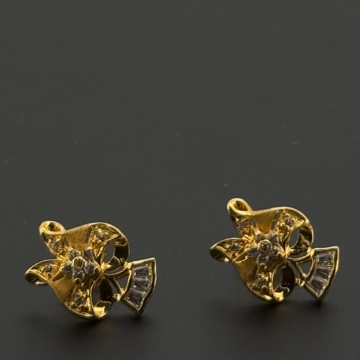 22K Solid Gold Fancy Studs ES476