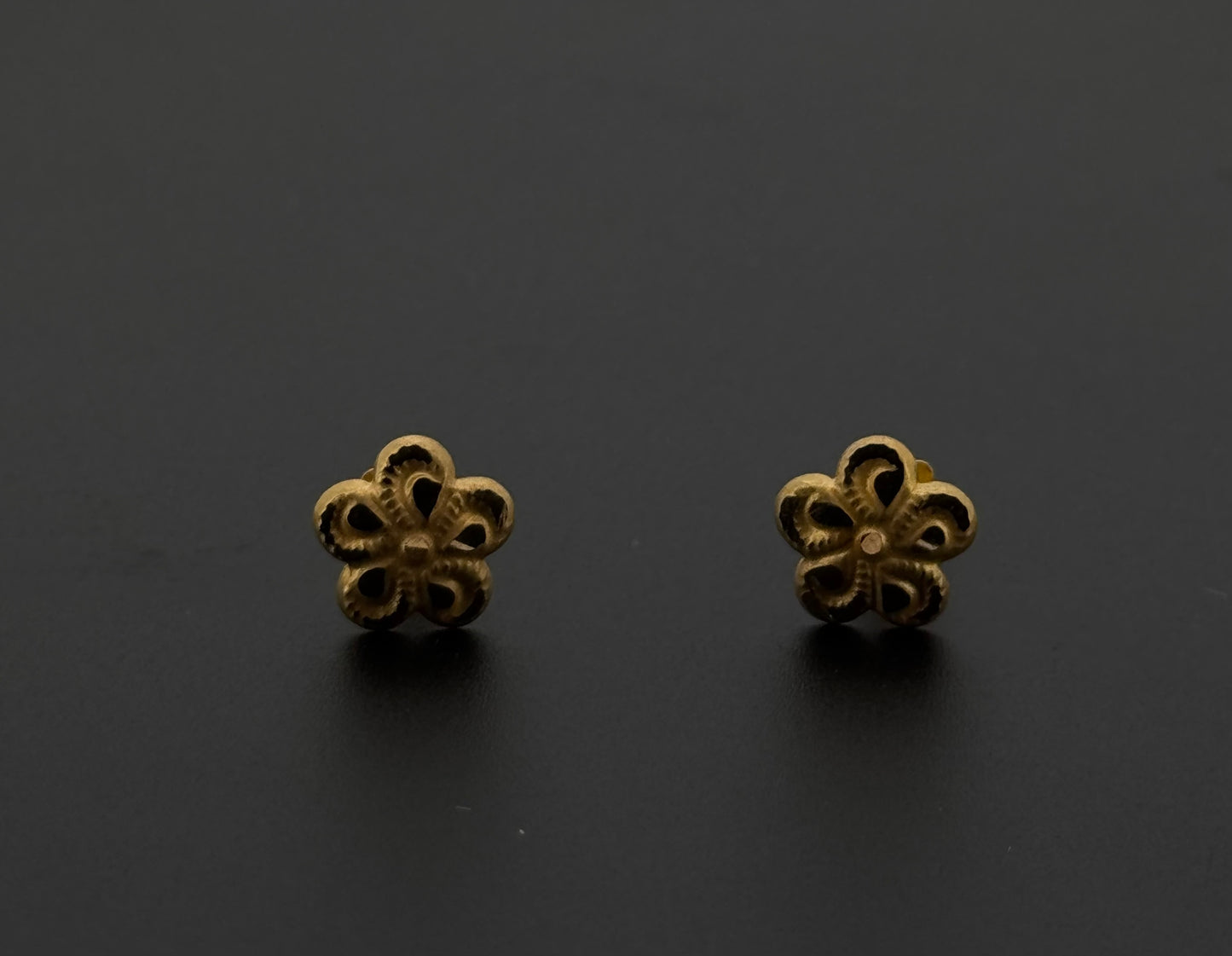 18K Solid Gold Fancy Studs ES606