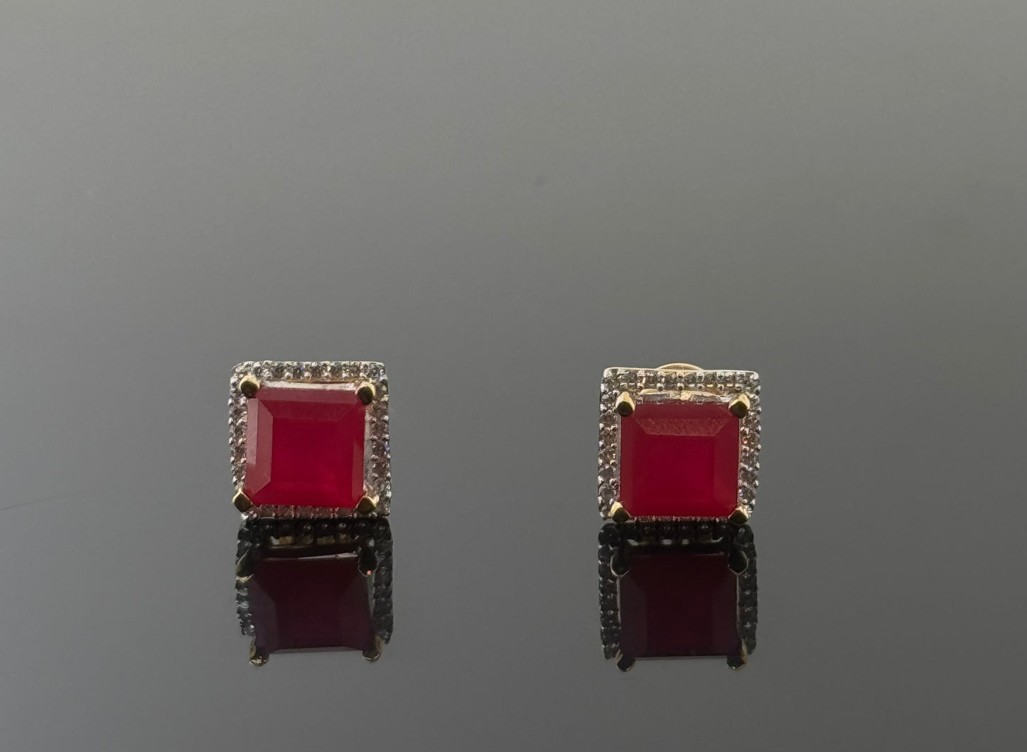 22K Solid Gold Fancy Studs ES68