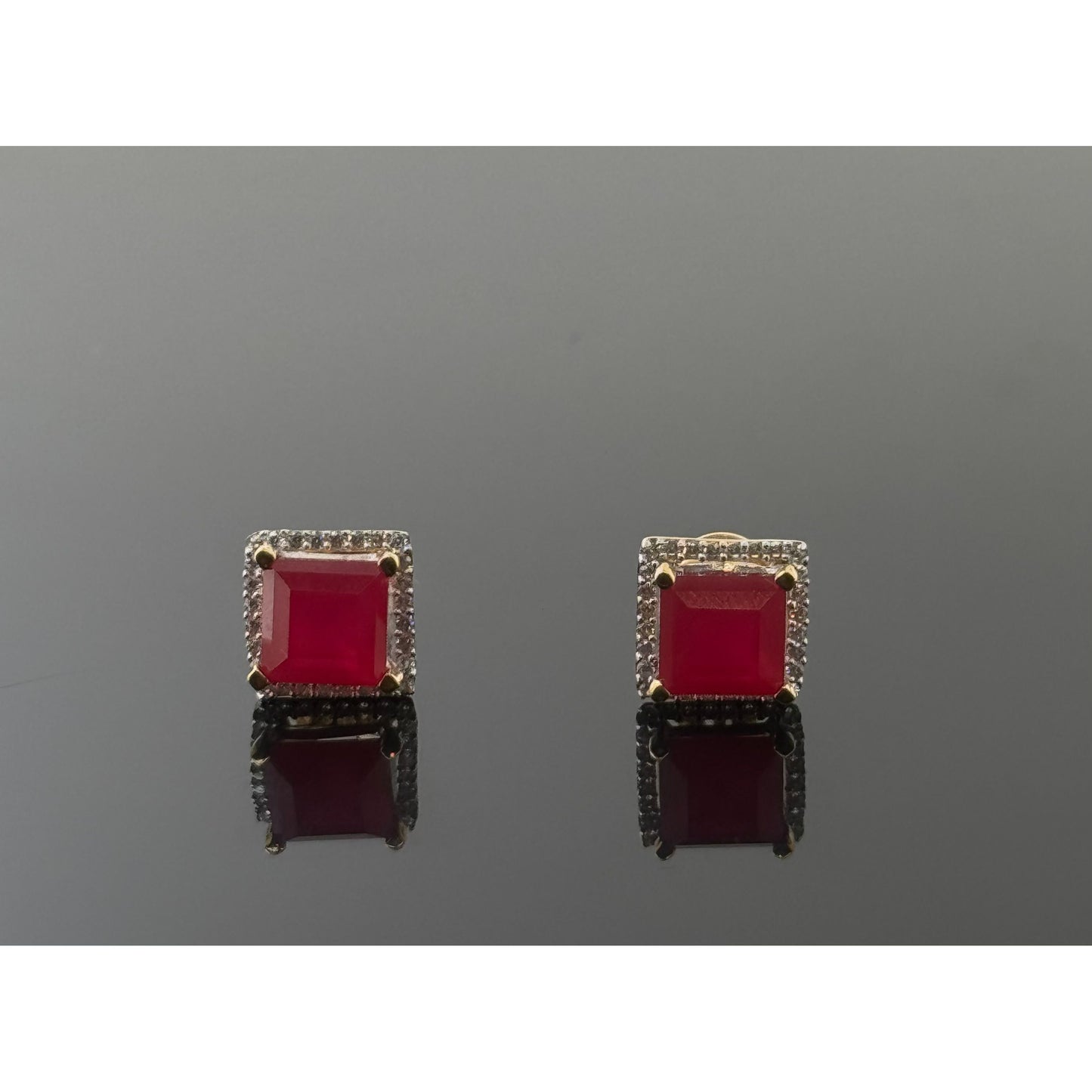 22K Solid Gold Fancy Studs ES68
