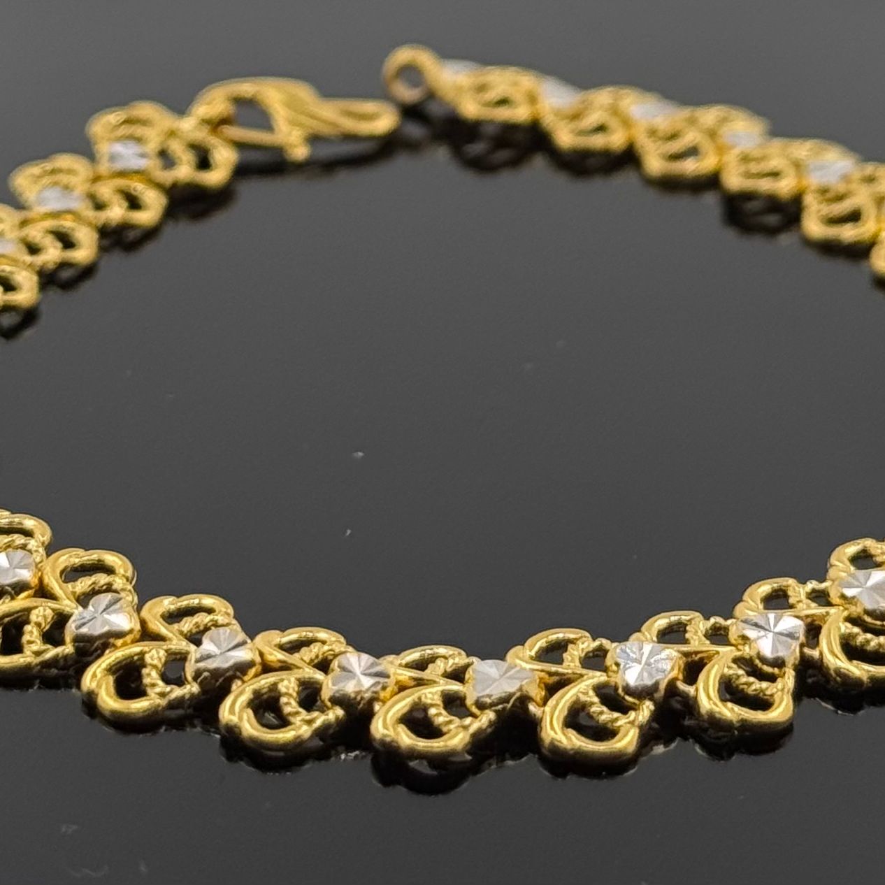 22k Solid Gold Ladies Simple Bracelet GB431