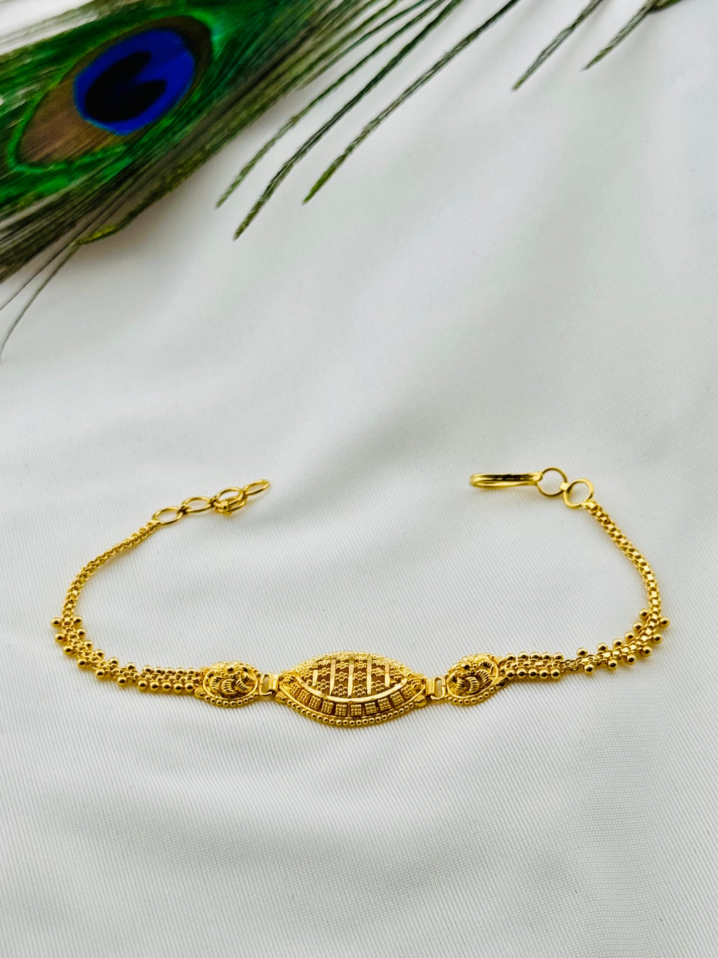 22k Solid Gold Ladies Simple Bracelet GB484
