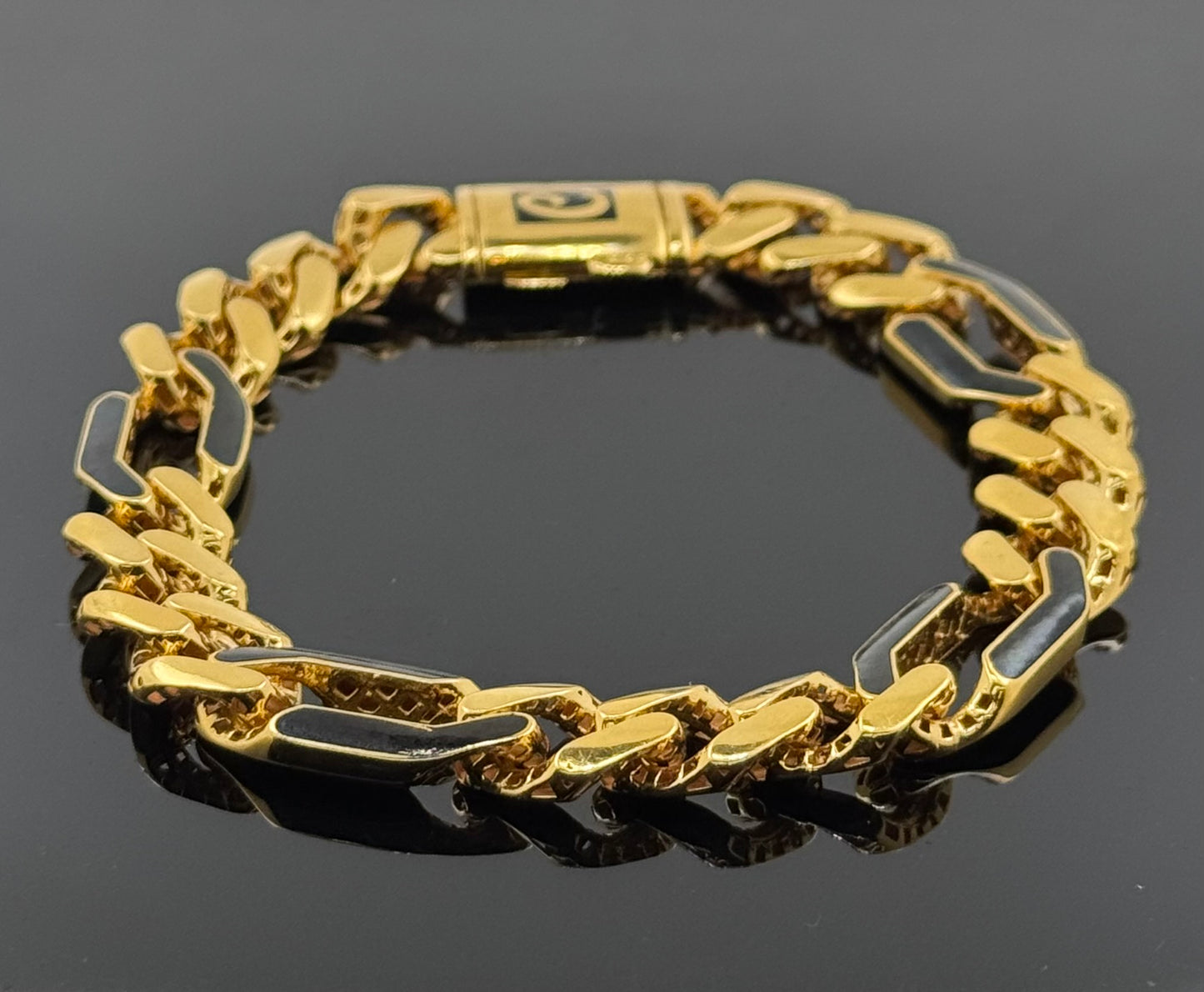 22k Solid Gold Ladies Simple Bracelet GB55