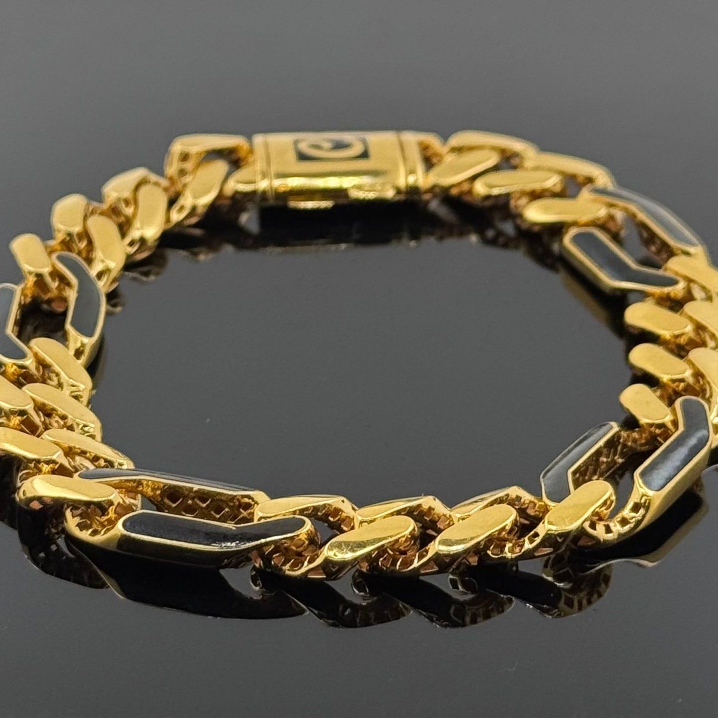 22k Solid Gold Ladies Simple Bracelet GB55