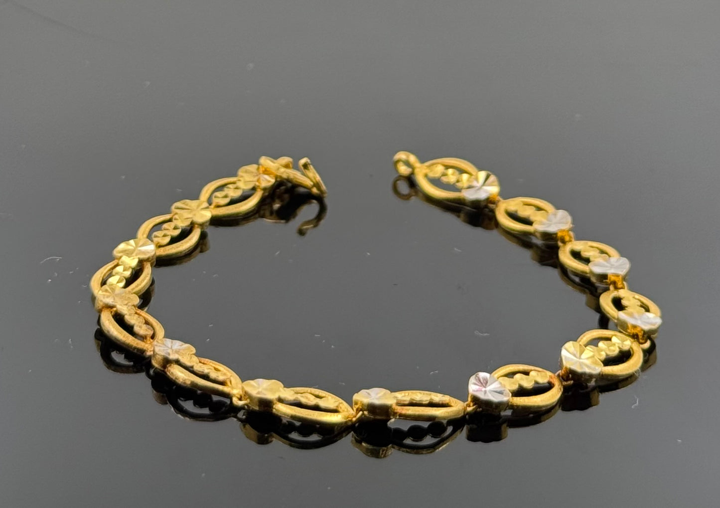 22k Solid Gold Ladies Simple Bracelet GB71