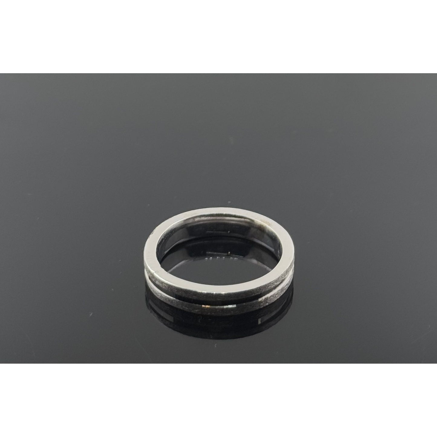 18k Solid Gold Ladies Simple Ring GR1046