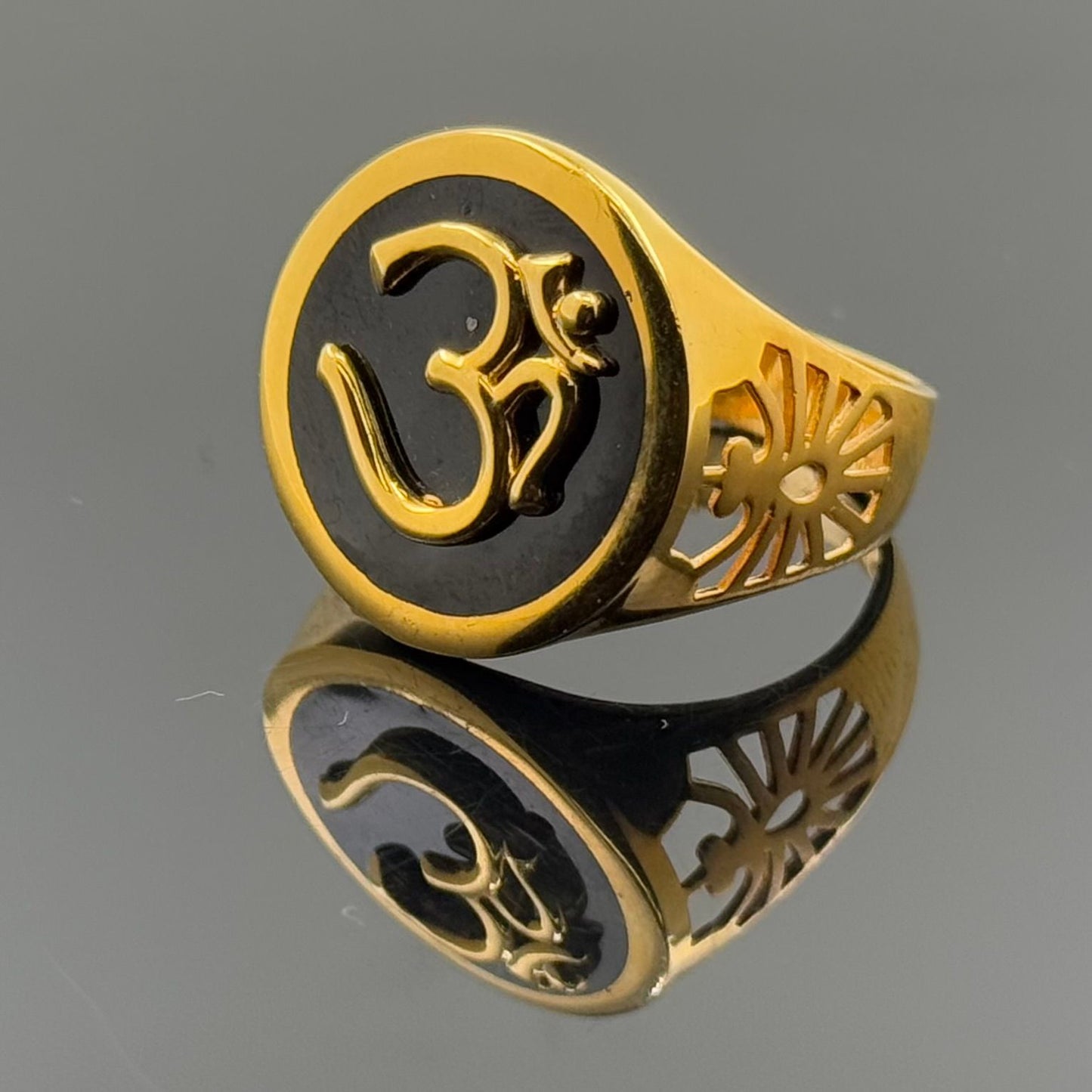 22k Elegant Men Hindu OM Ring gr1357