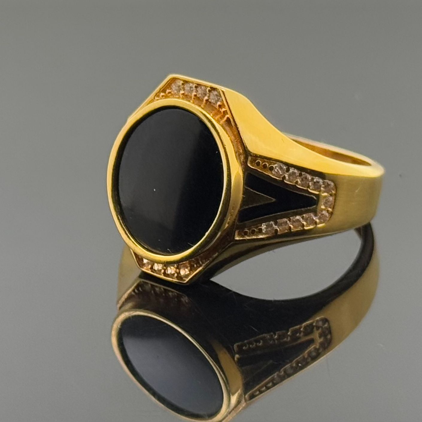 22k Elegant Men Designer Onyx Ring gr1372