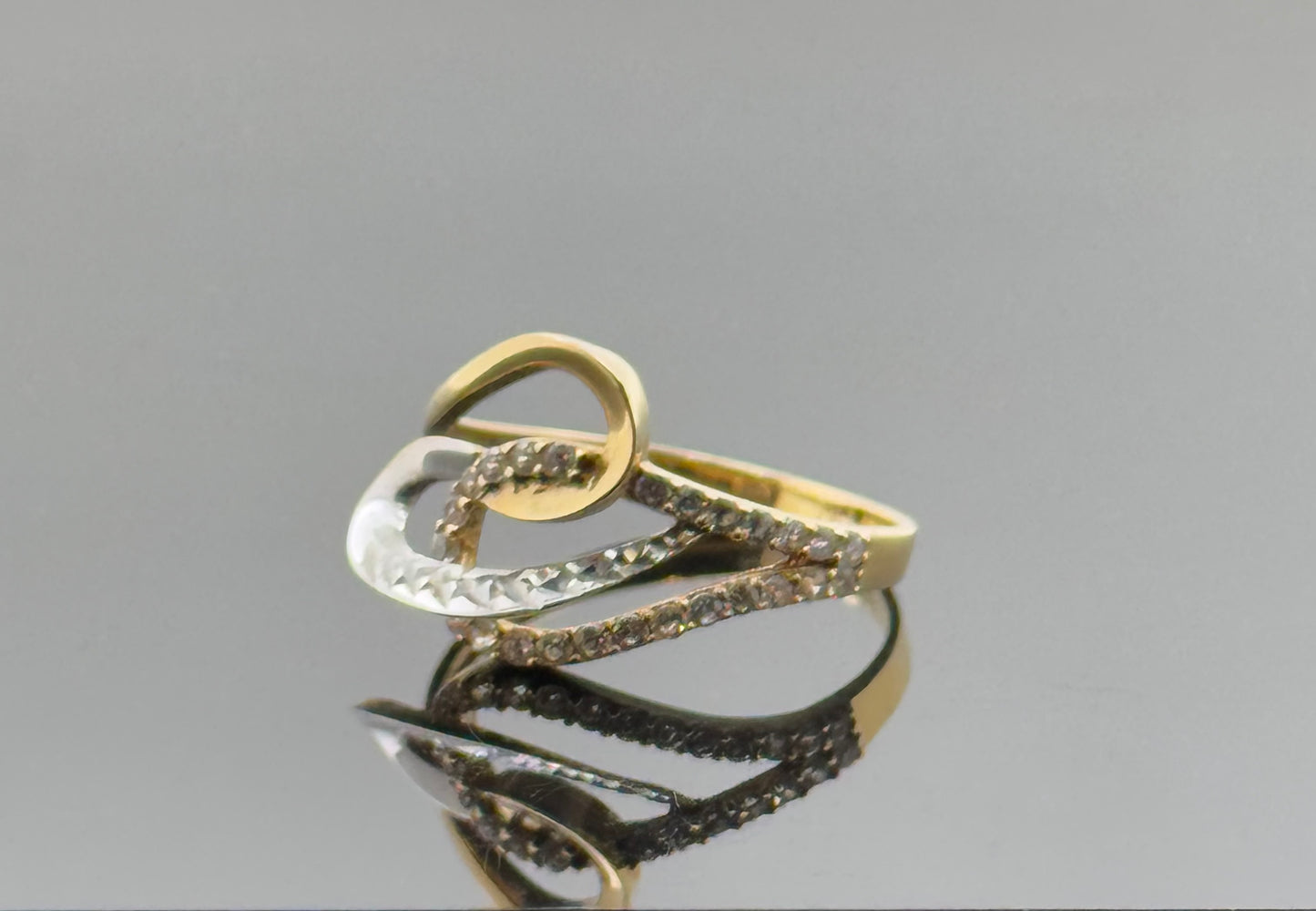 18k Solid Gold Ladies Simple Ring GR1513