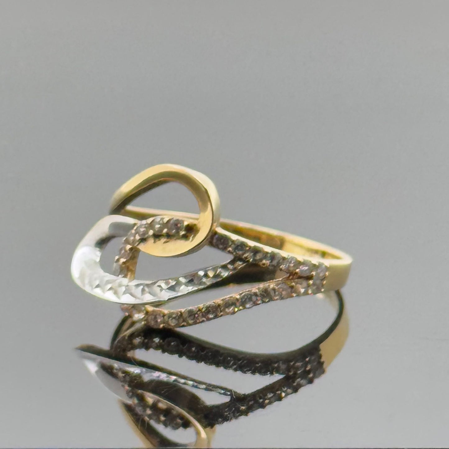18k Solid Gold Ladies Simple Ring GR1513