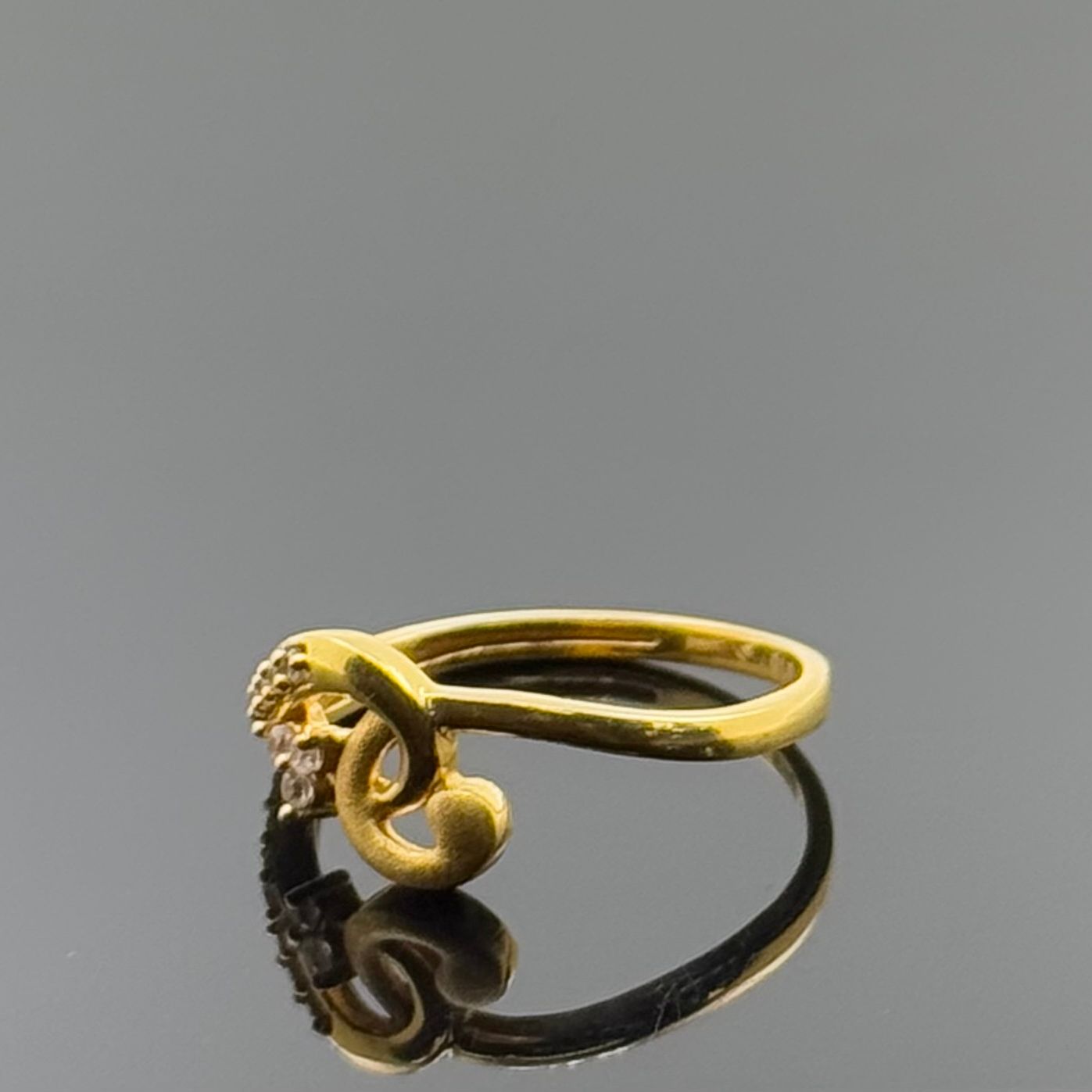22k Solid Gold Ladies Simple Ring GR1539