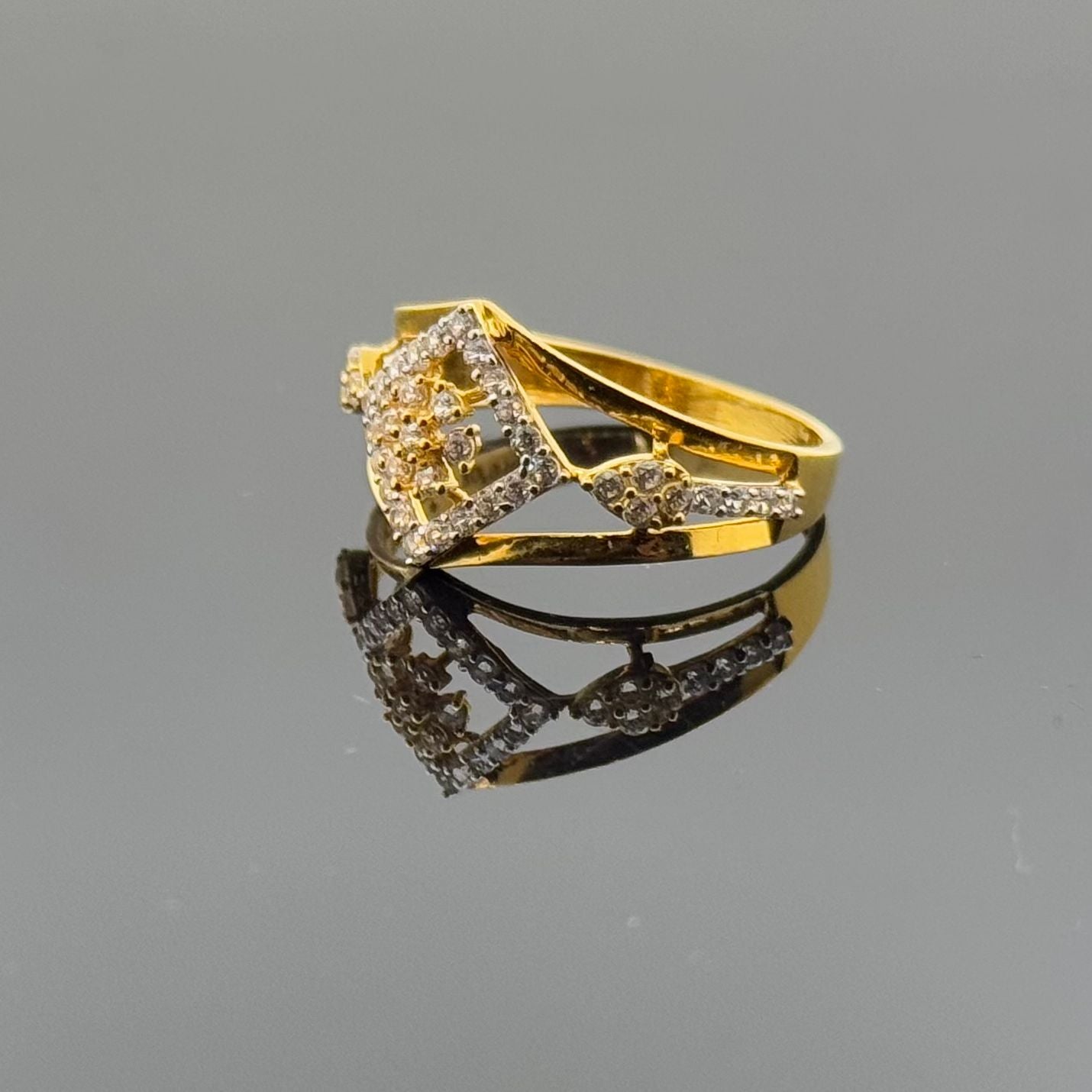 22k Solid Gold Ladies Simple Ring GR1567