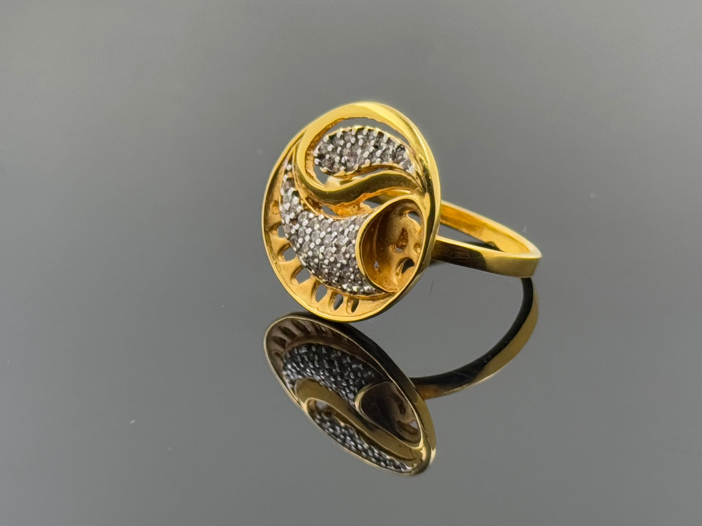 22k Solid Gold Ladies Simple Ring GR1605