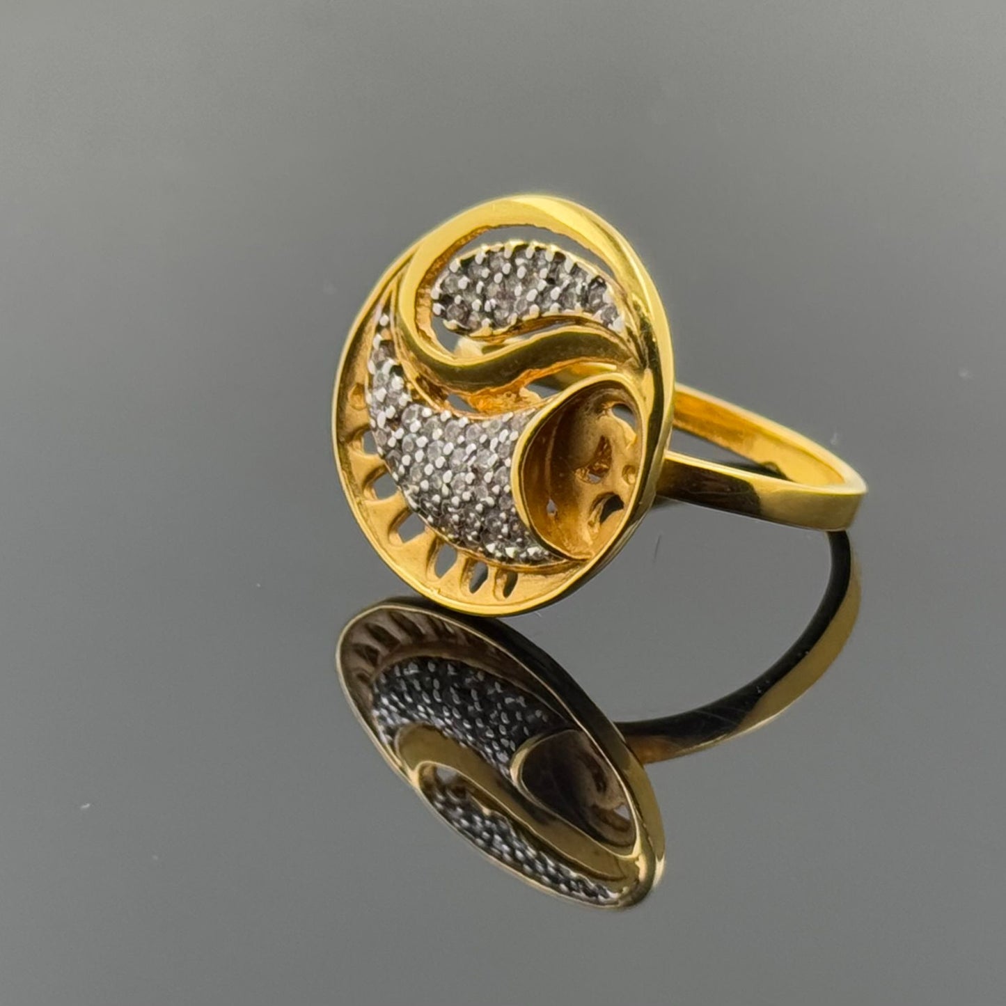22k Solid Gold Ladies Simple Ring GR1605