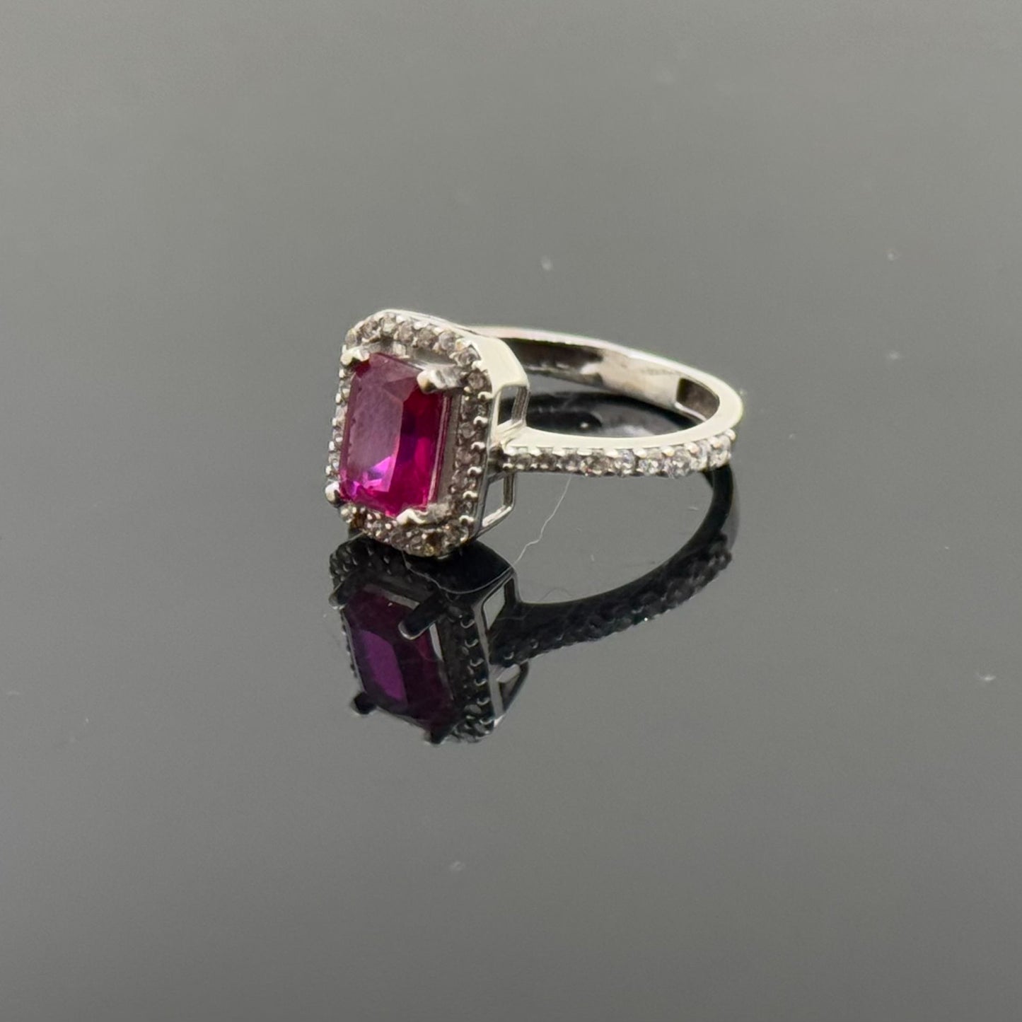 21k Solid Gold Ladies Simple Ring GR1640