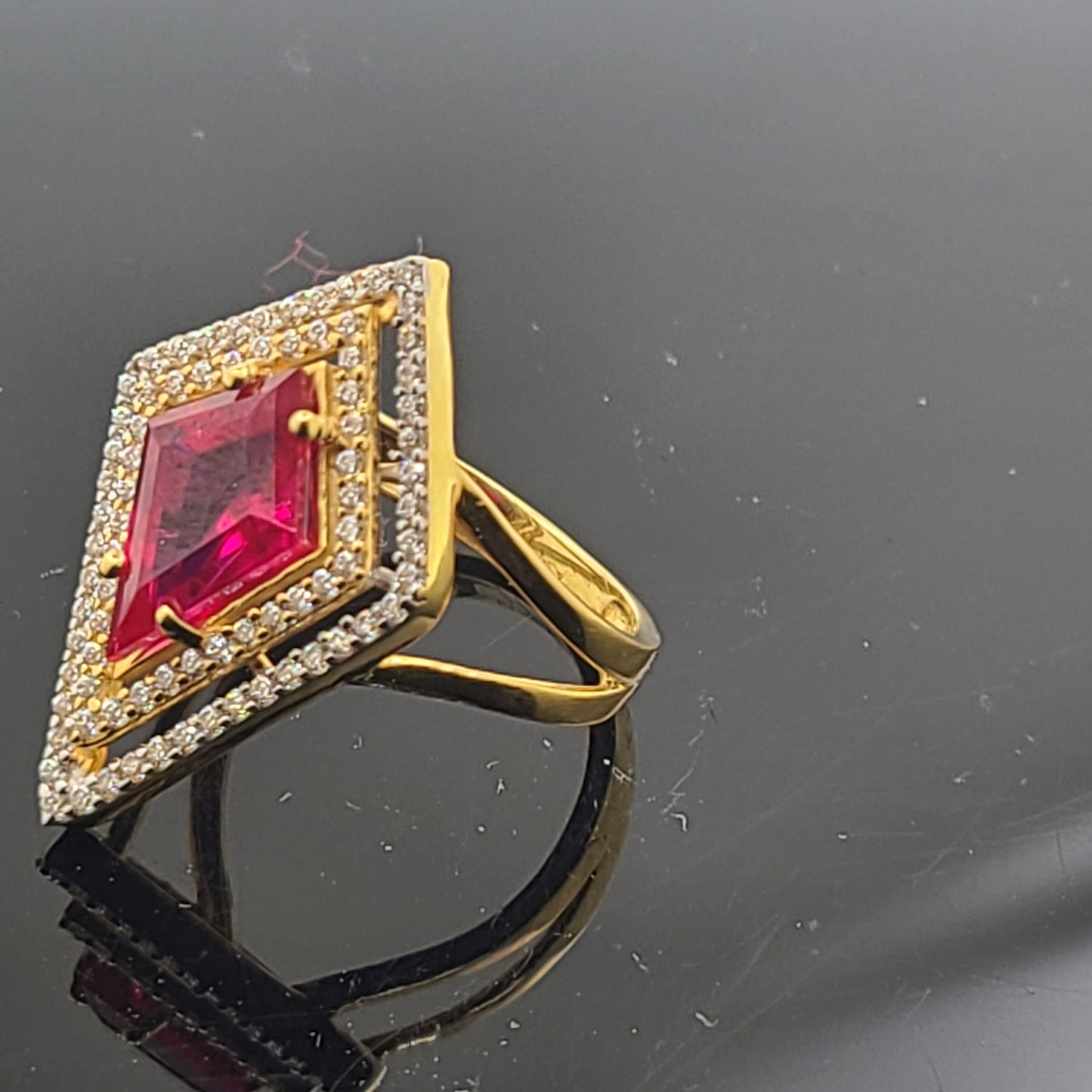 22k Solid Gold Ladies Simple Ring GR302