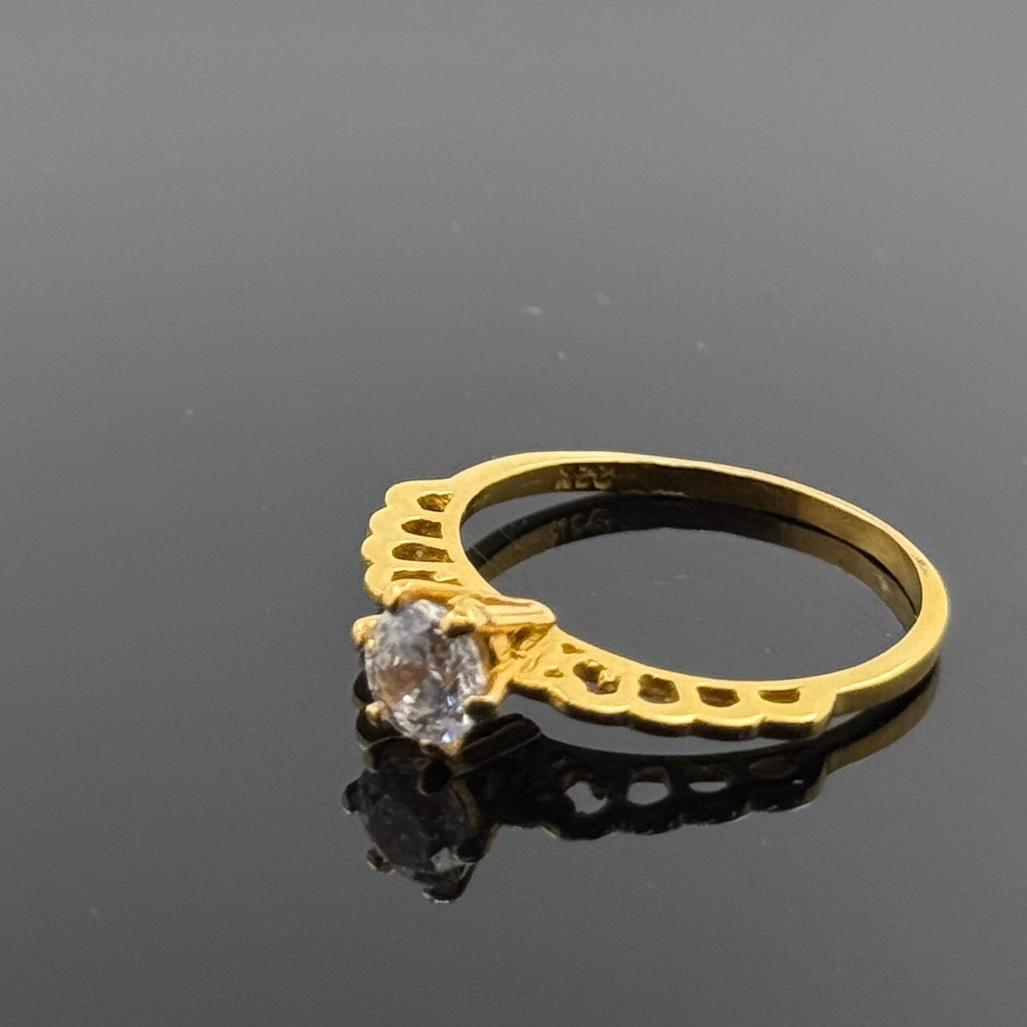 22k Solid Gold Ladies Simple Ring GR412
