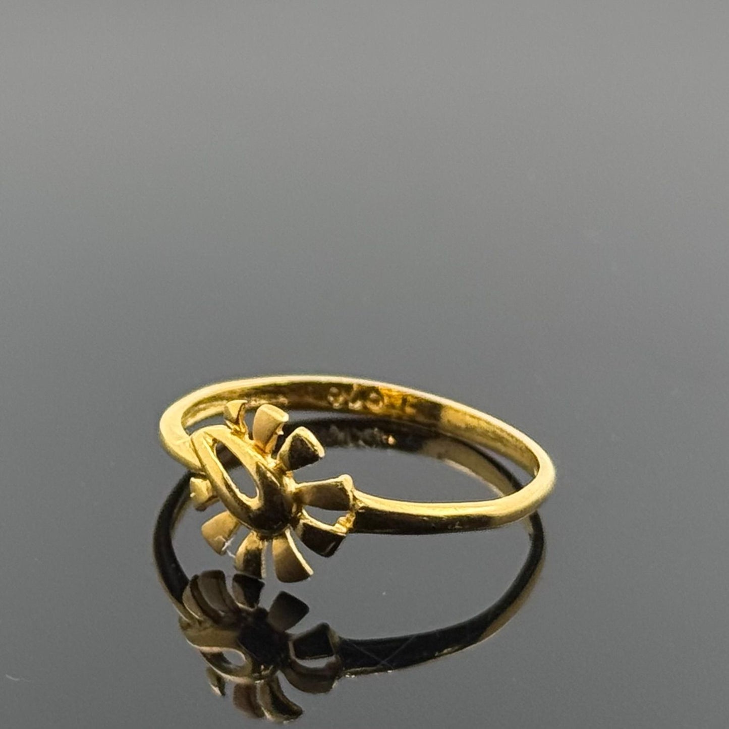22k Solid Gold Ladies Simple Ring GR457