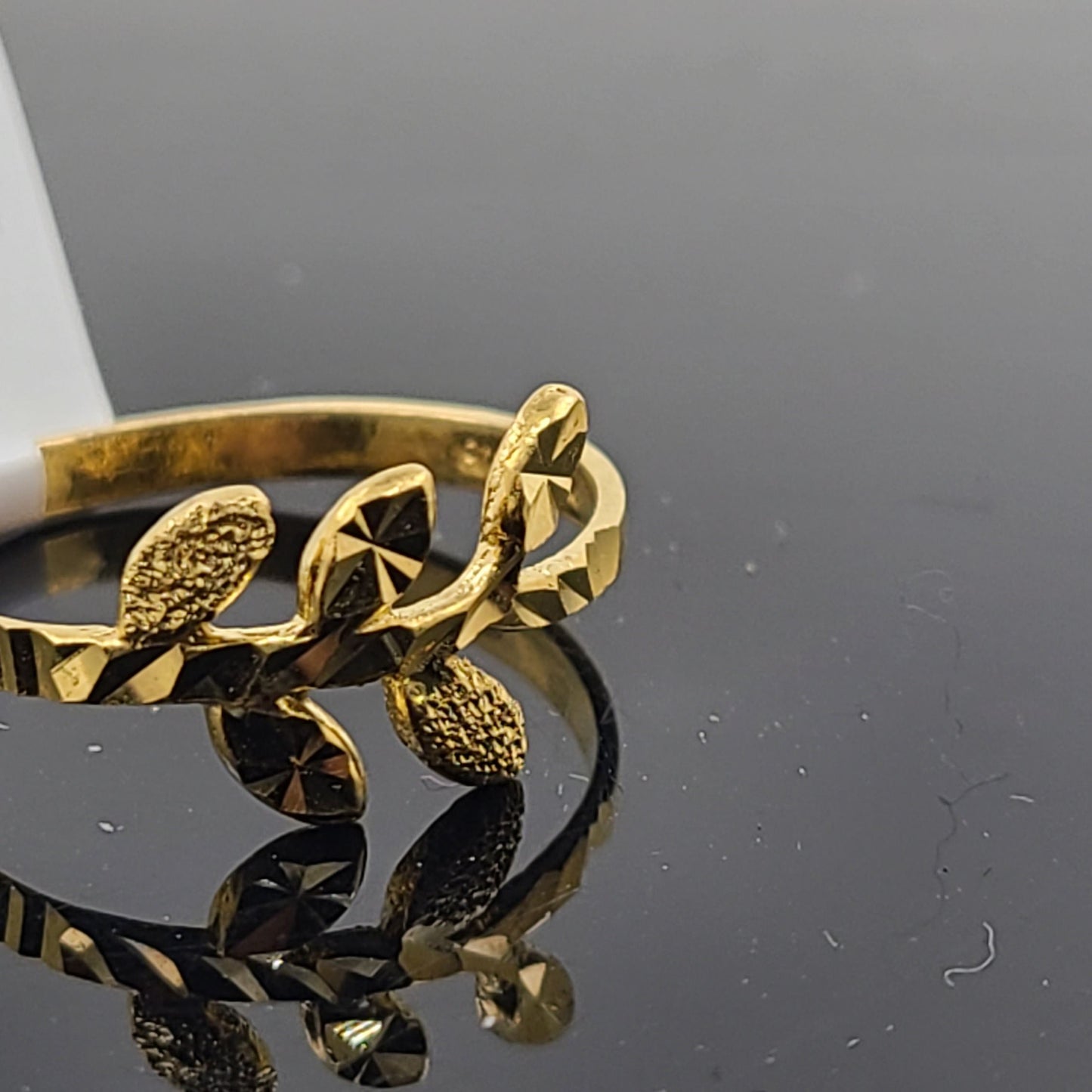 22k Solid Gold Ladies Simple Ring GR58