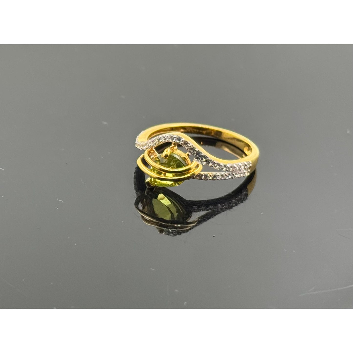 22k Solid Gold Ladies Simple Ring GR589