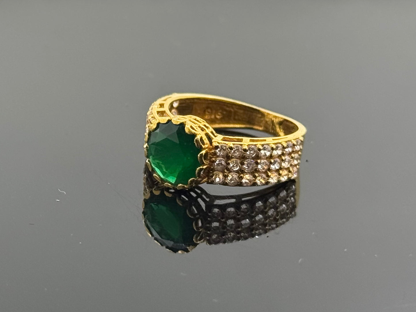 22k Solid Gold Ladies Simple Ring GR597