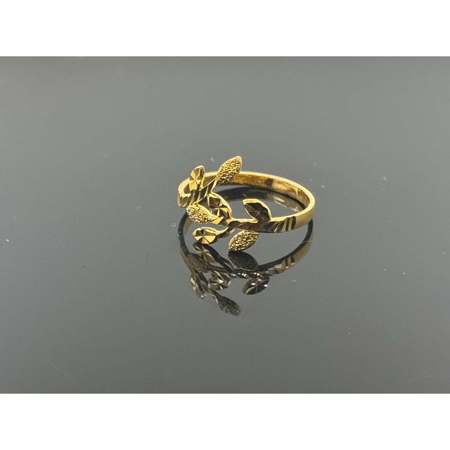 22k Solid Gold Ladies Simple Ring GR663