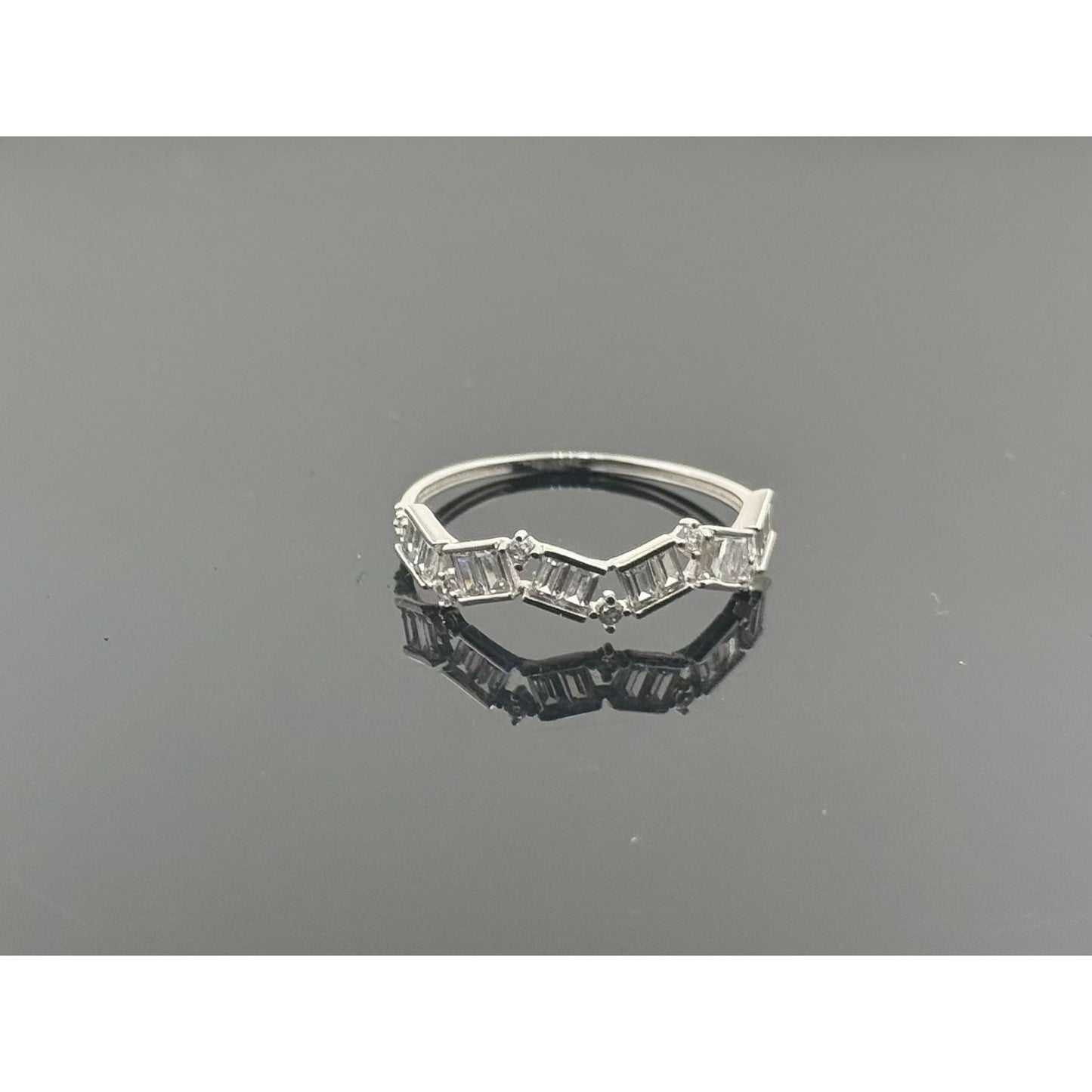 18k Solid Gold Ladies Simple Ring GR676
