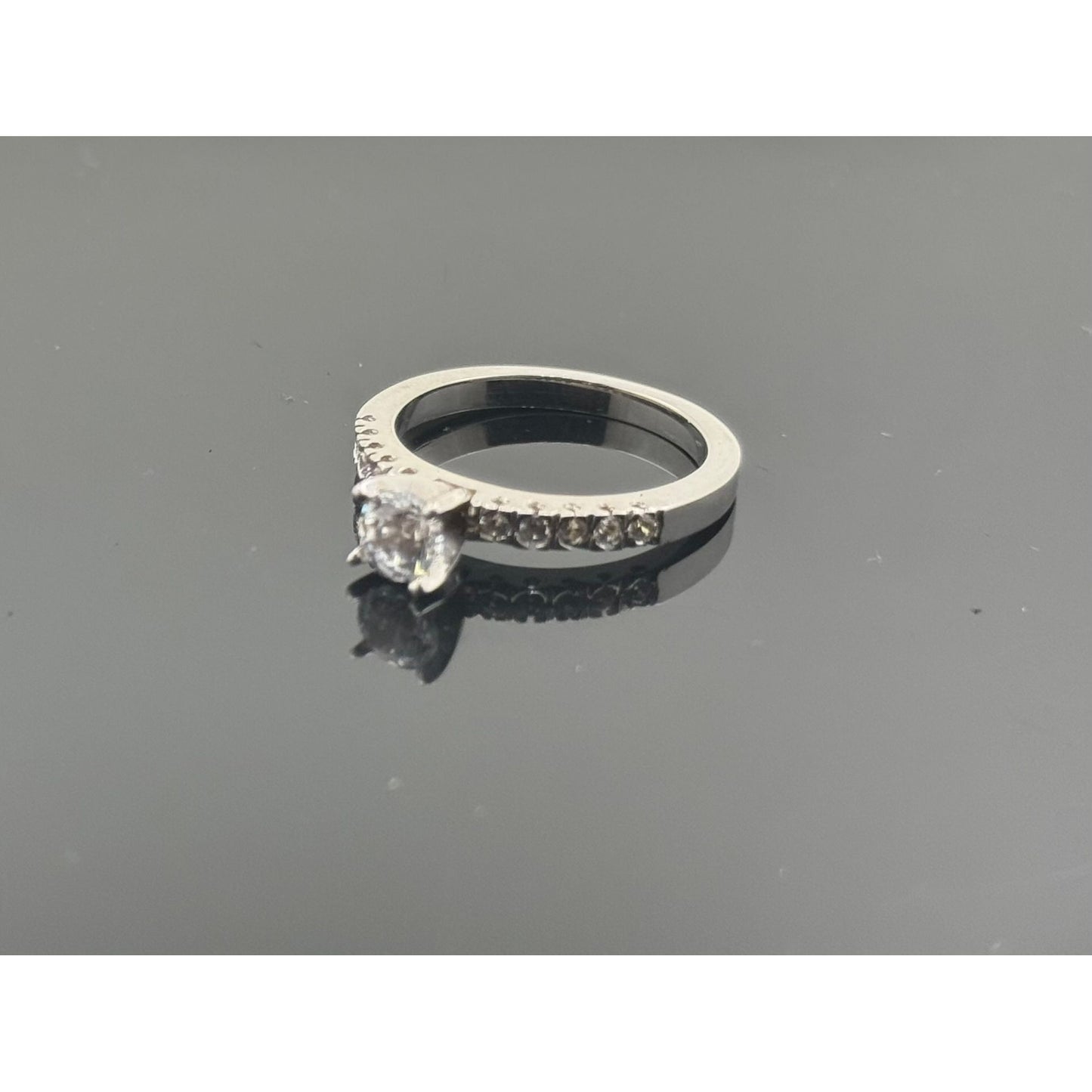 18k Solid Gold Ladies Simple Ring GR681