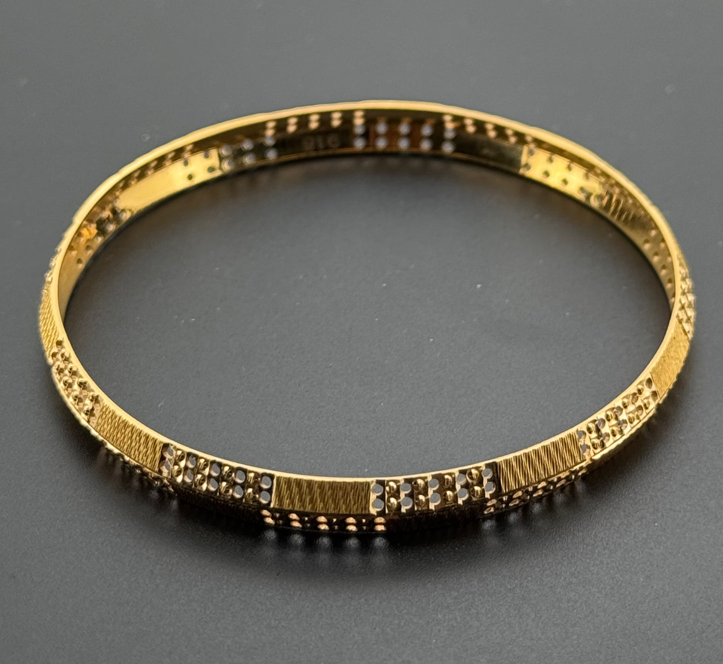 22k Solid Gold Equisite Bangles BG123