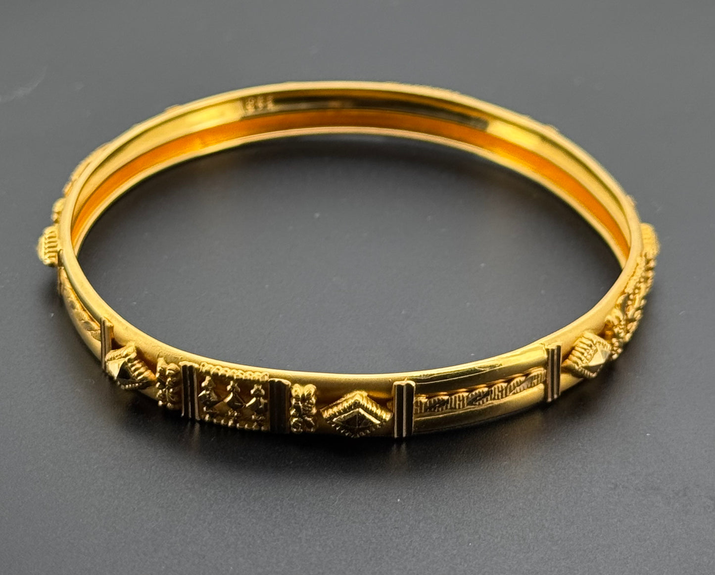 22k Solid Gold Equisite Bangles BG149
