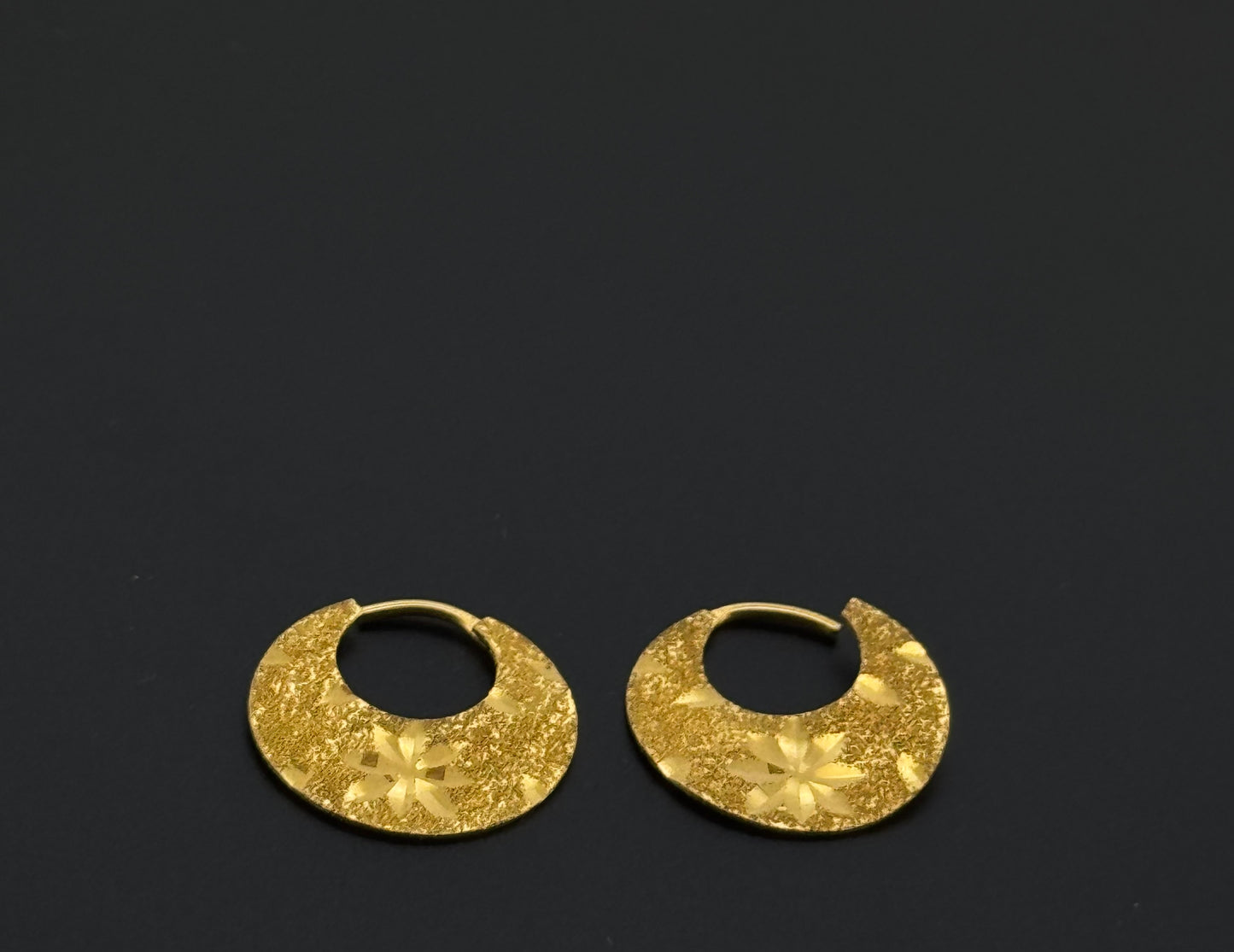 22K Classic Diamond Cut Hoop Earrings ME19