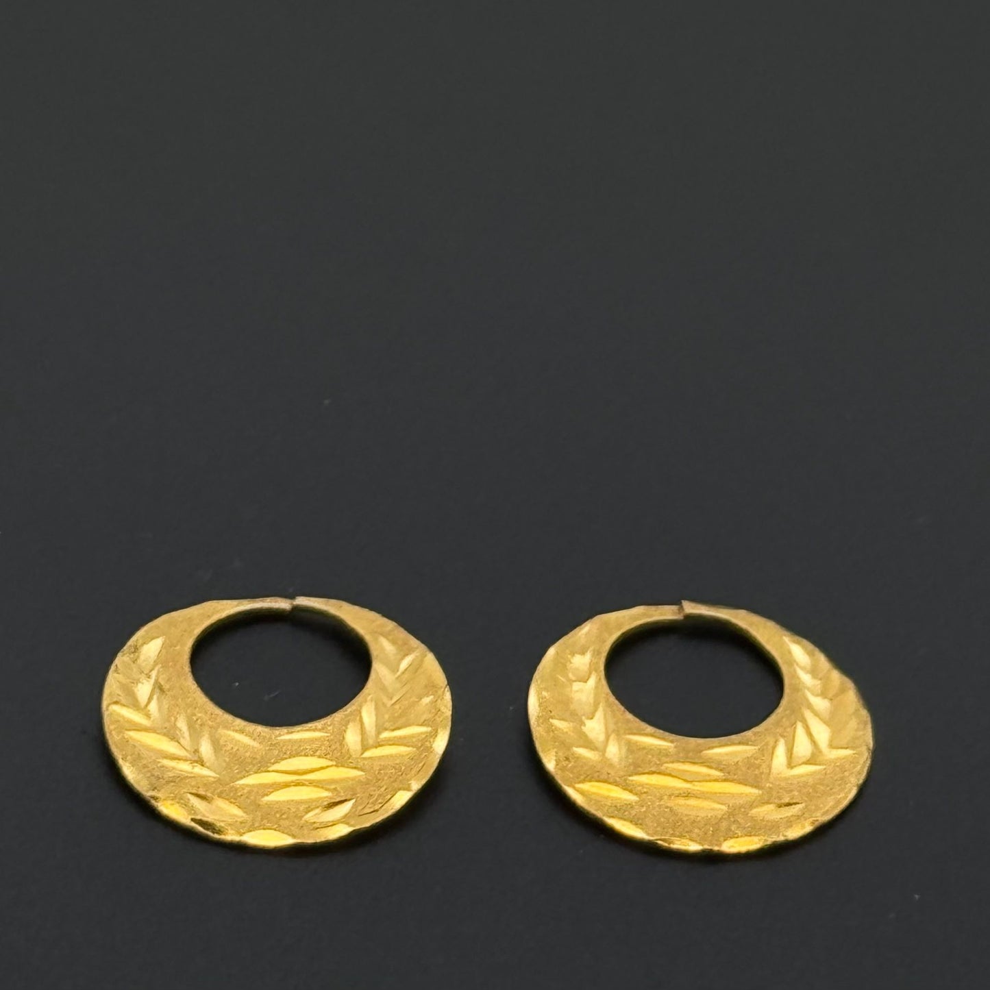 22K Classic Diamond Cut Hoop Earrings ME5