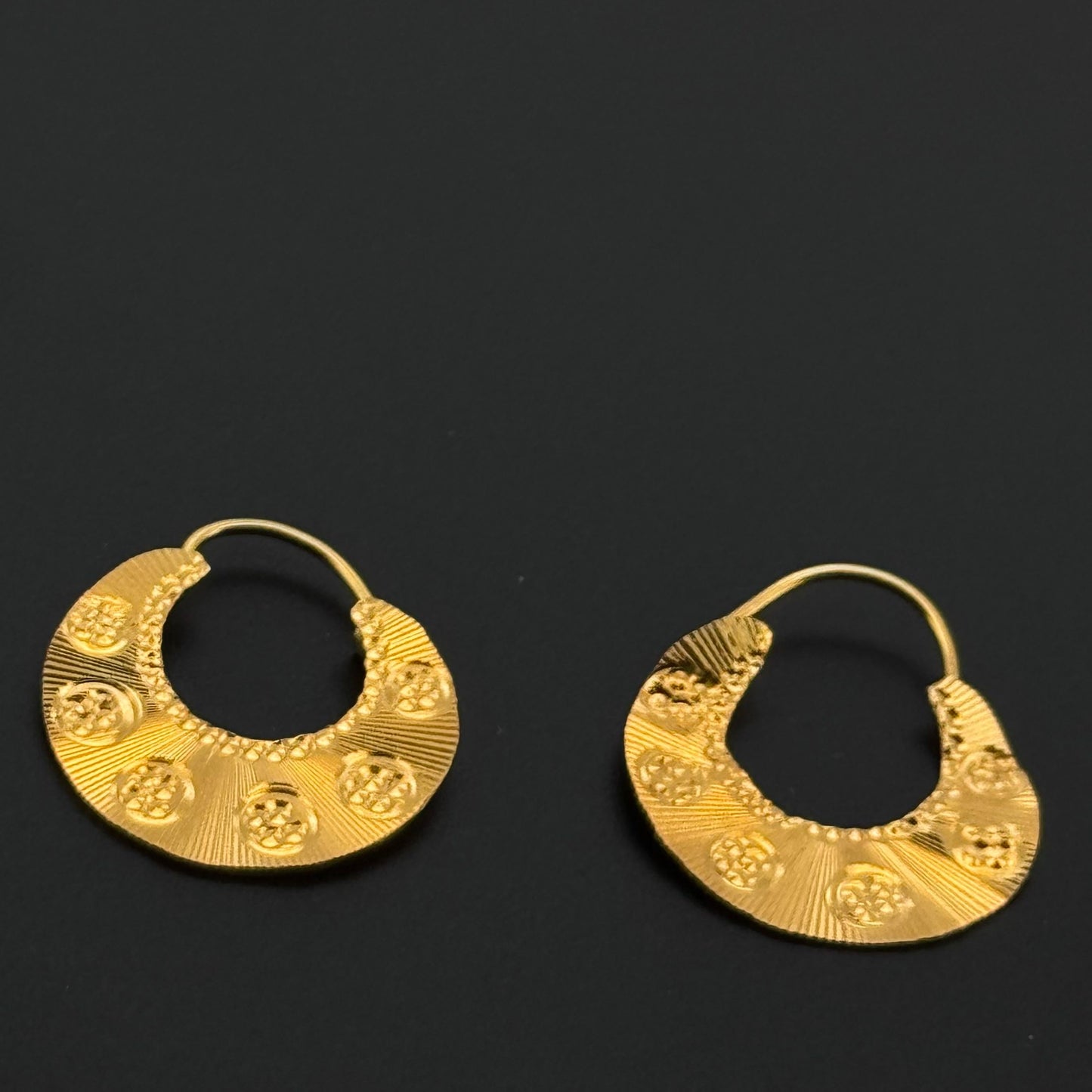 22K Classic Diamond Cut Hoop Earrings ME27