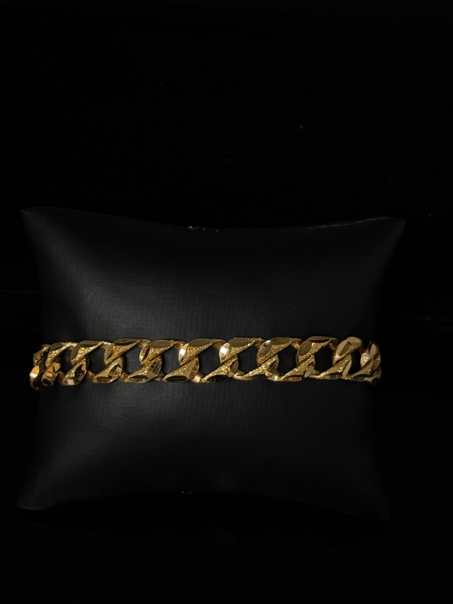 22K Elegant Men Curb Bracelet MMB20