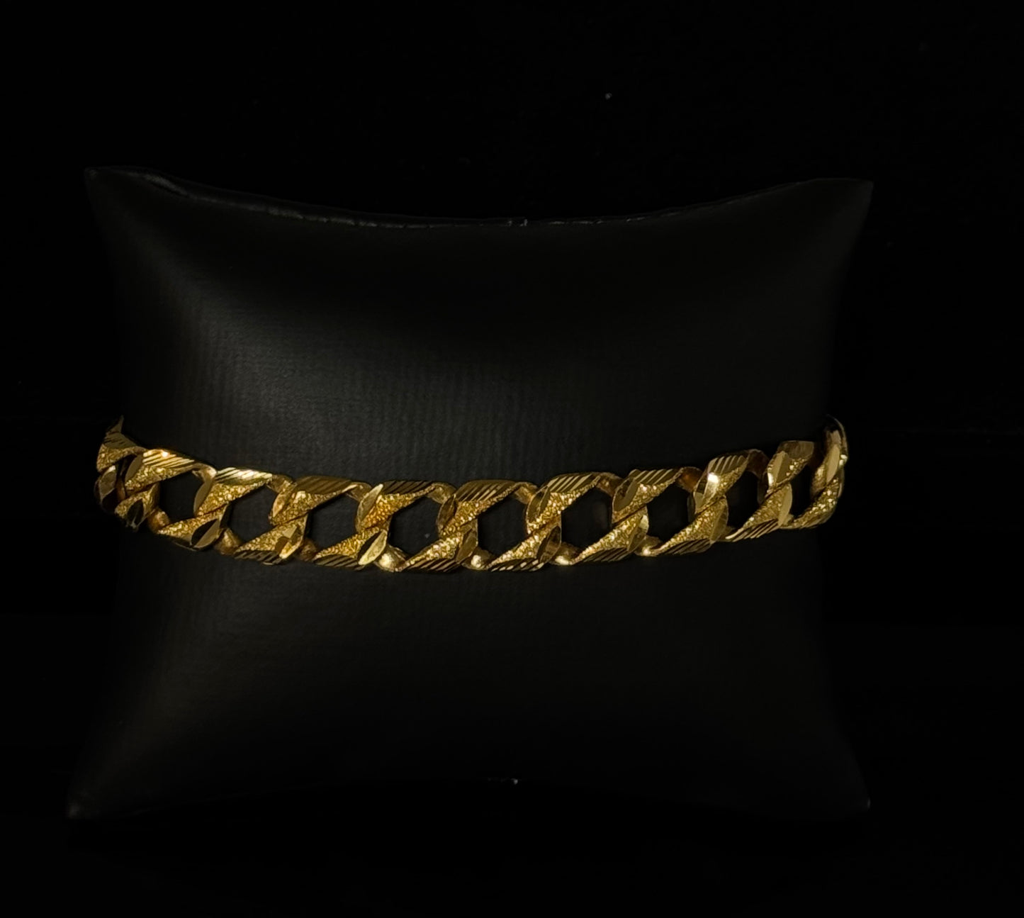 22K Elegant Men curb Bracelet MMB44