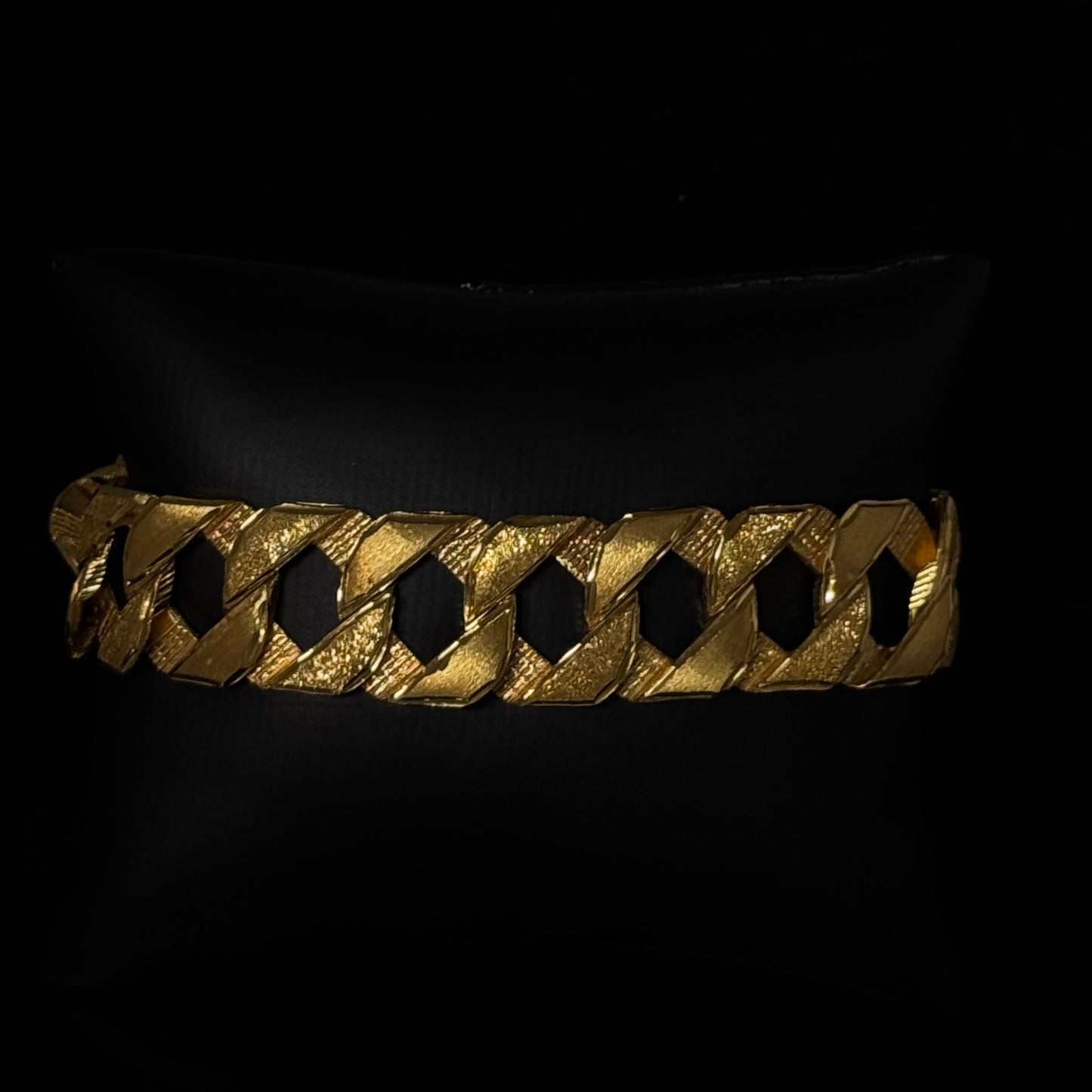 22K Elegant Men Bracelet MMB45