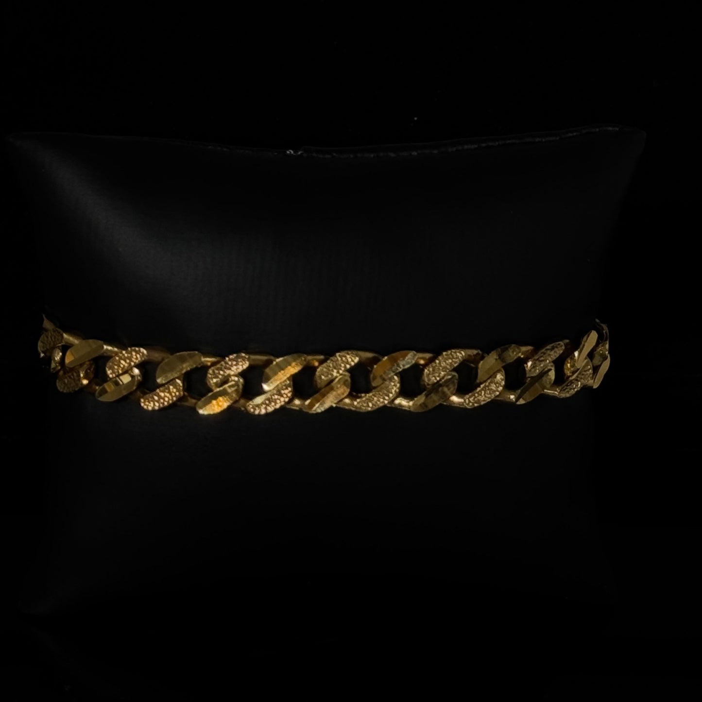 22K Elegant Men Curb Bracelet MMB50