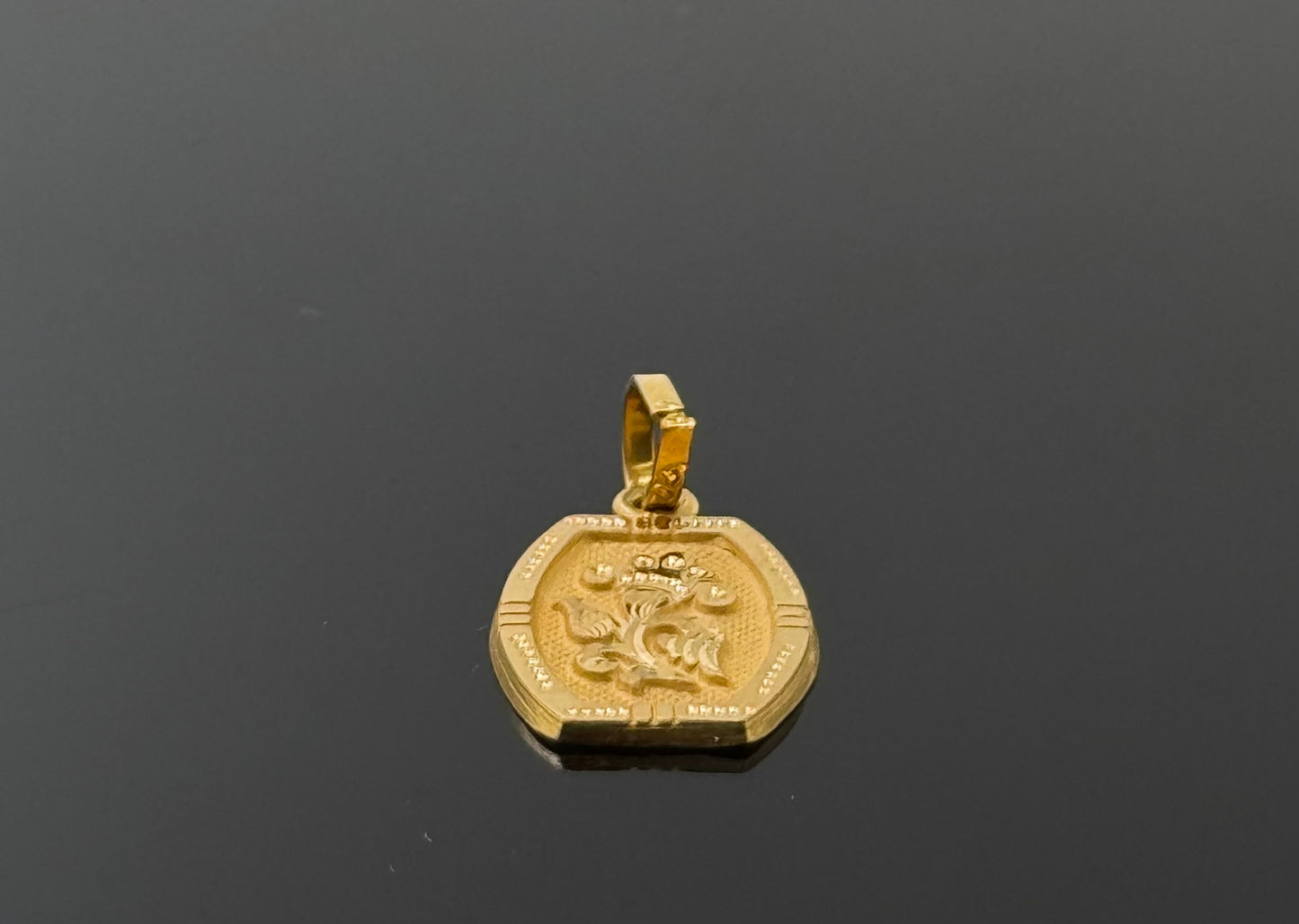 22K Solid Gold Fancy Pendants P735
