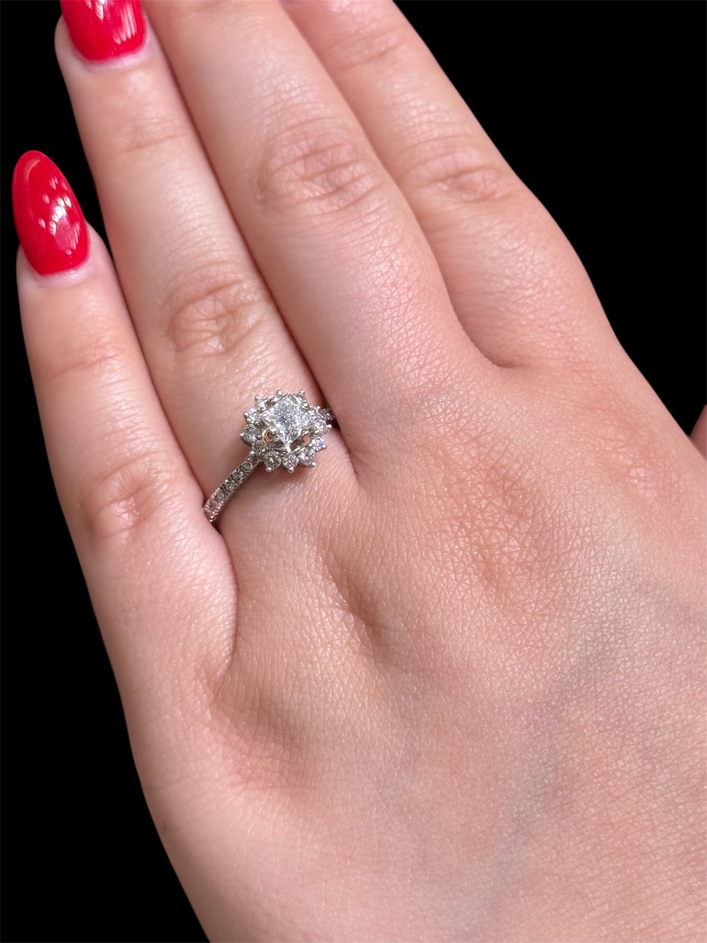 Natural Round Diamond Ring DR153