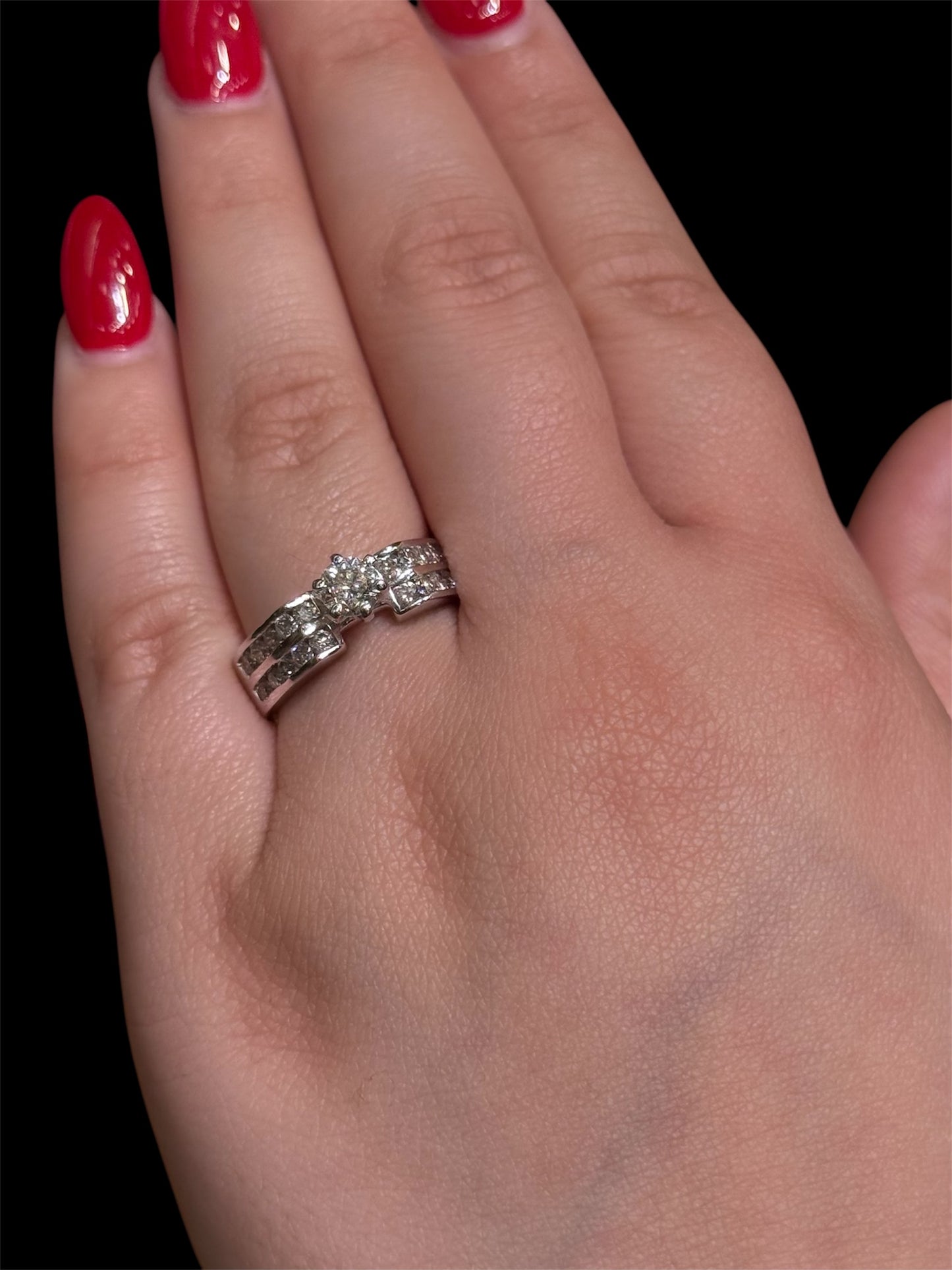 Natural Round Diamond Ring DR154
