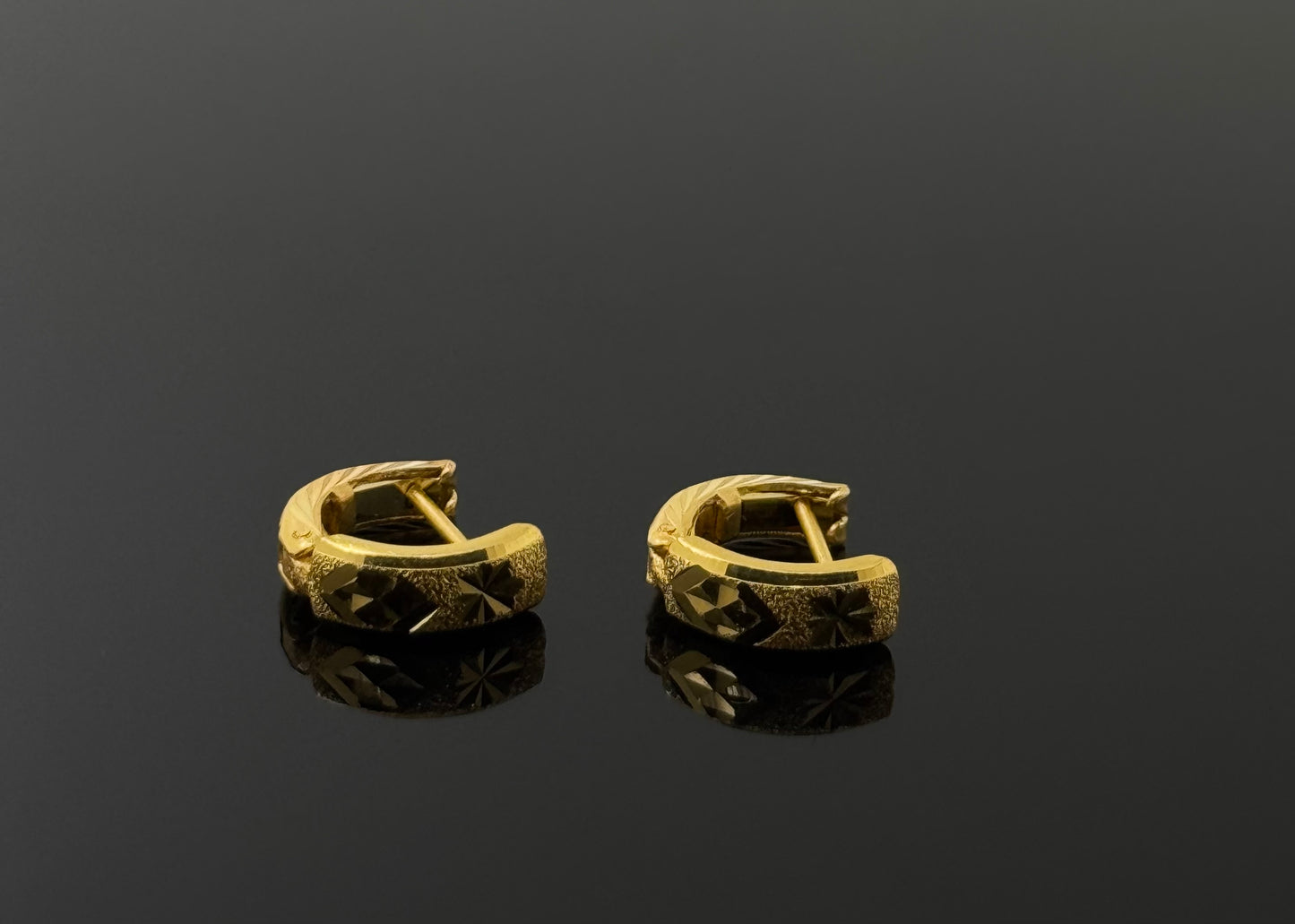 22k Solid Gold Simple Ladies Hoops E231