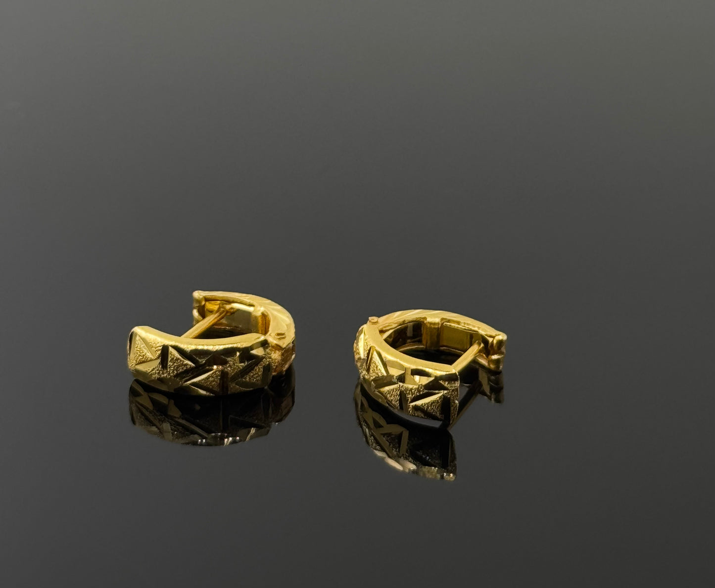 22k Solid Gold Simple Ladies Hoops E238