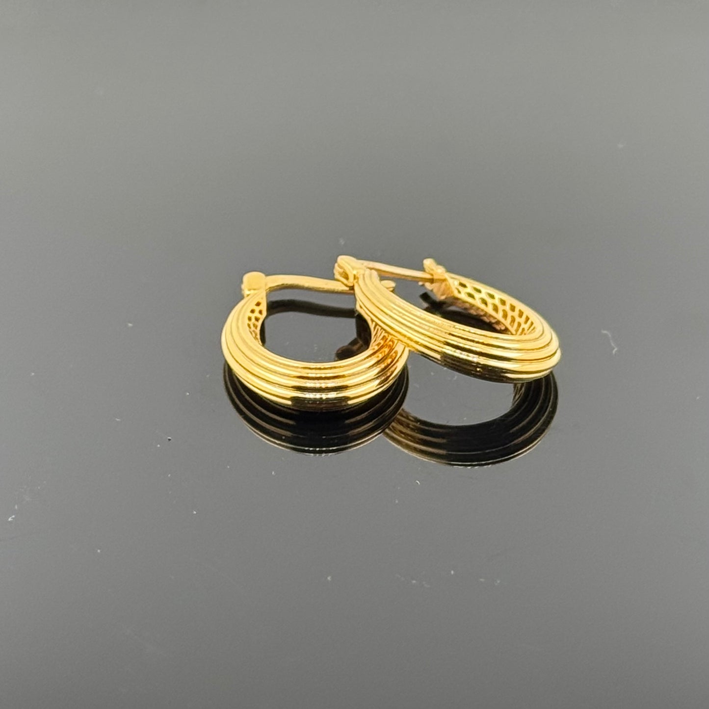 22k Solid Gold Simple Ladies Hoops E36