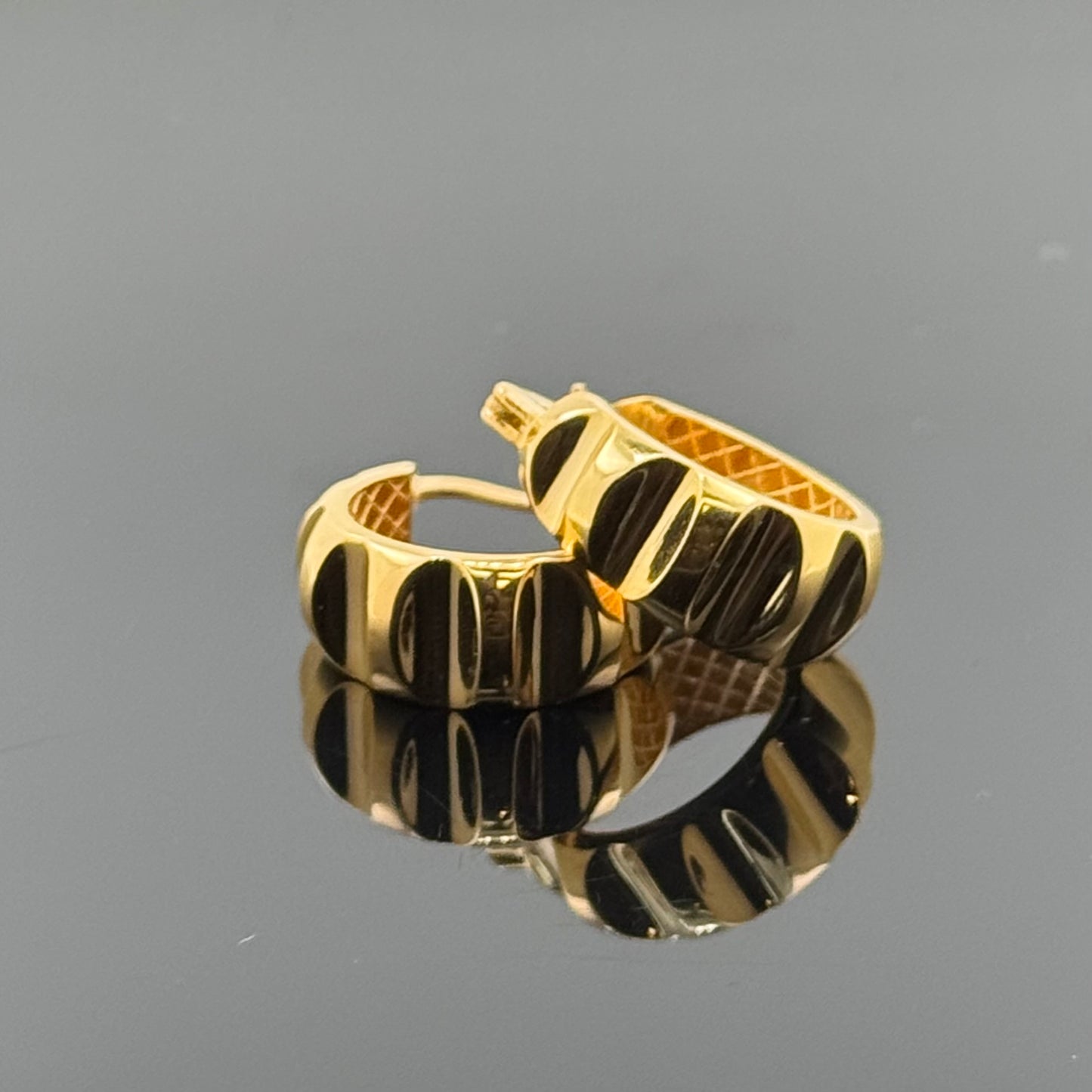 22k Solid Gold Simple Ladies Hoops E56