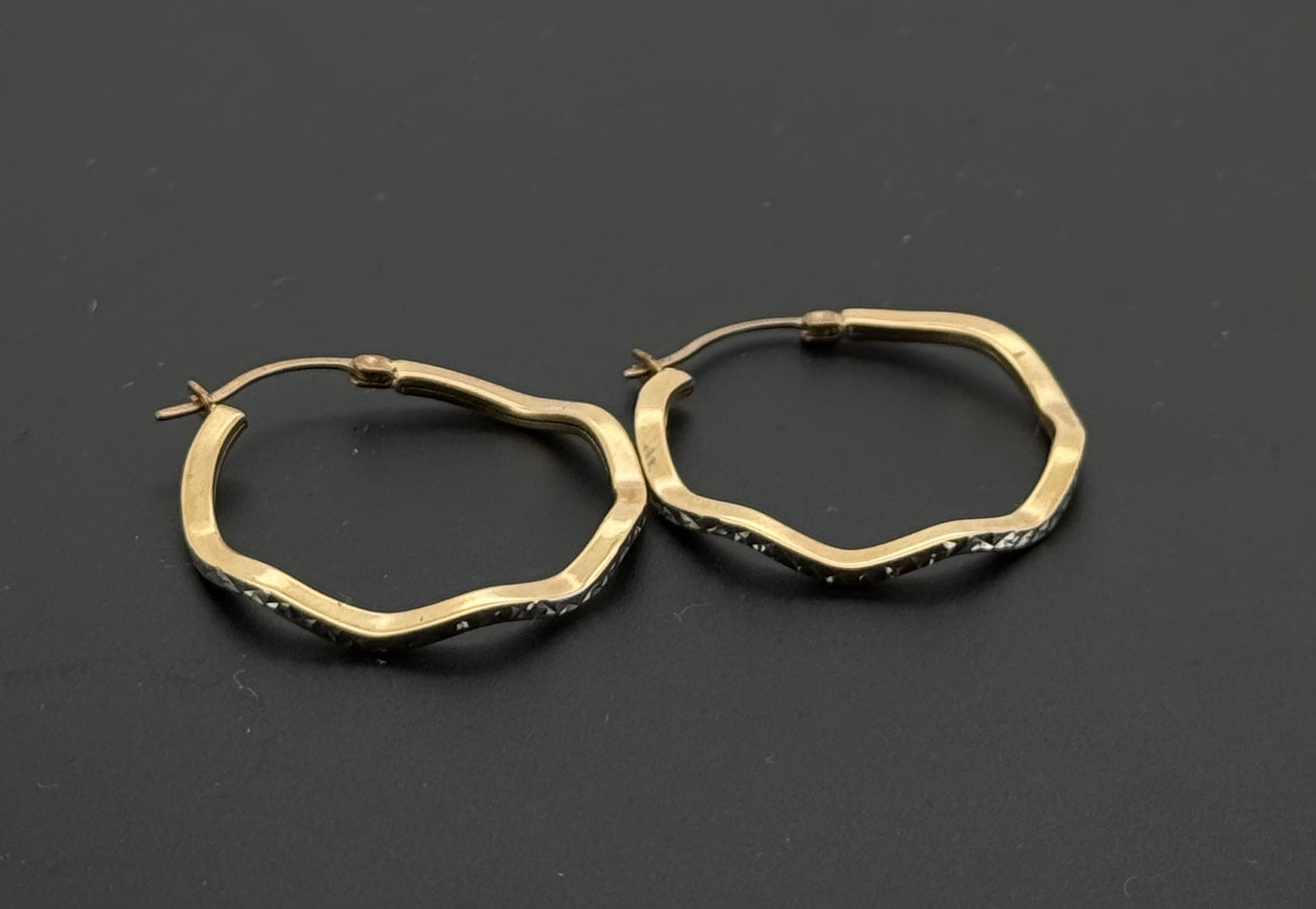 10K Solid Gold Simple Ladies Hoops E676