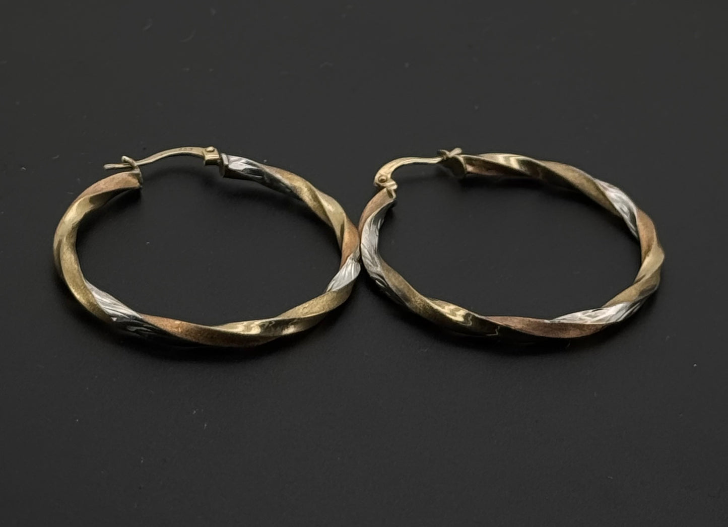 10K Solid Gold Simple Ladies Hoops E685