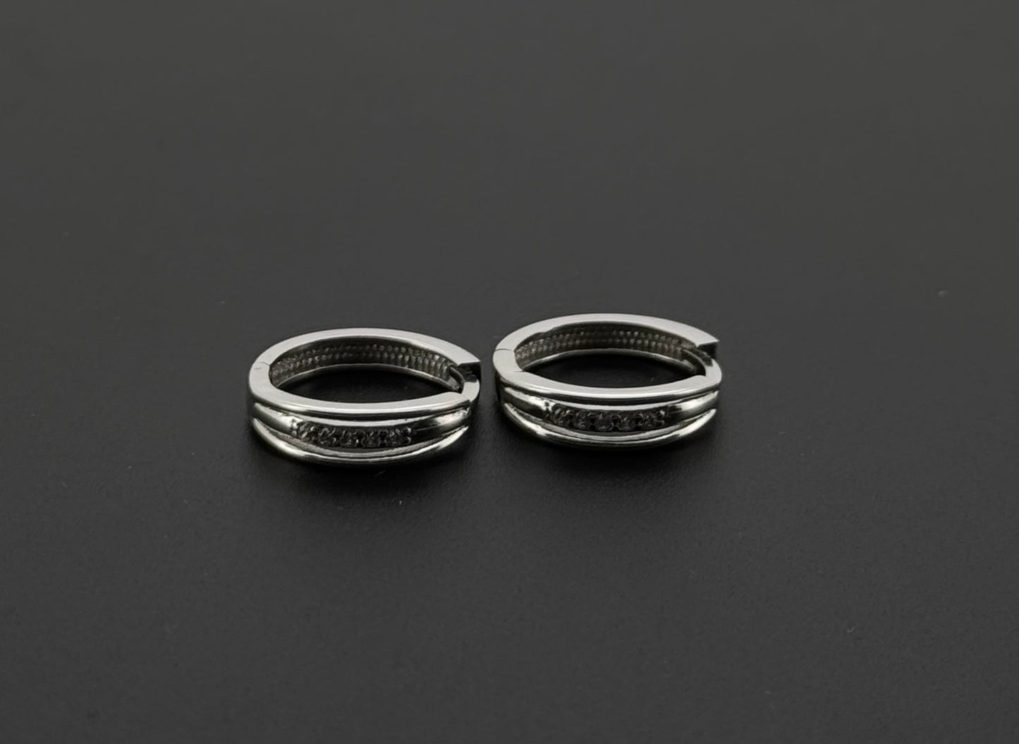 10K Solid Gold Simple Ladies Hoops E693