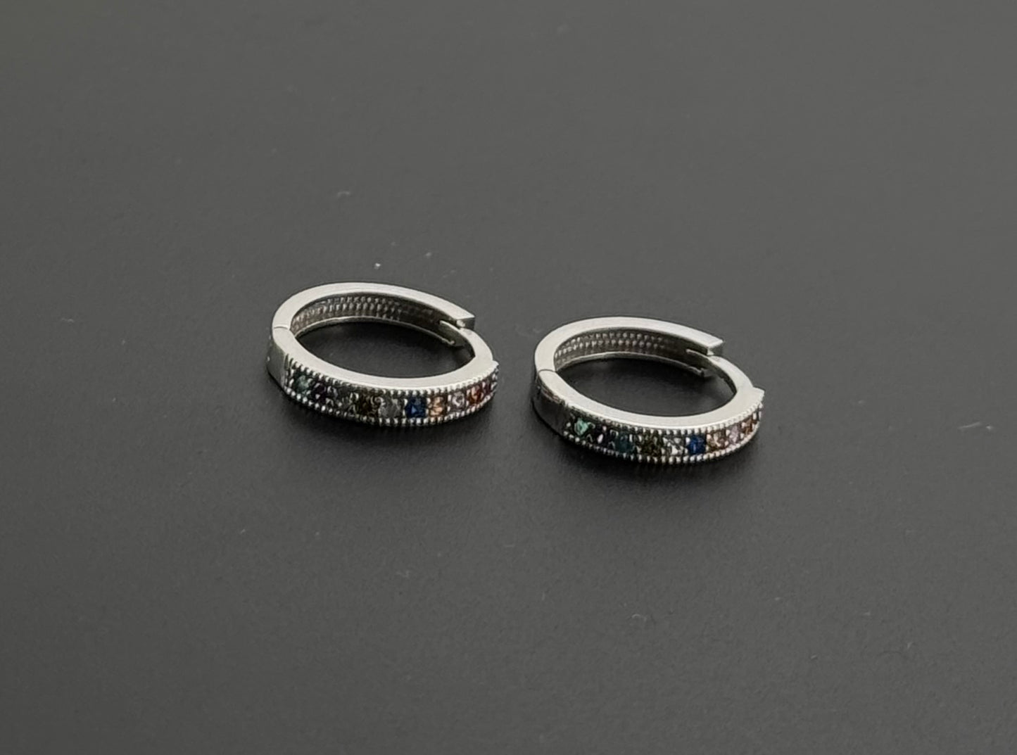 10K Solid Gold Simple Ladies Hoops E697